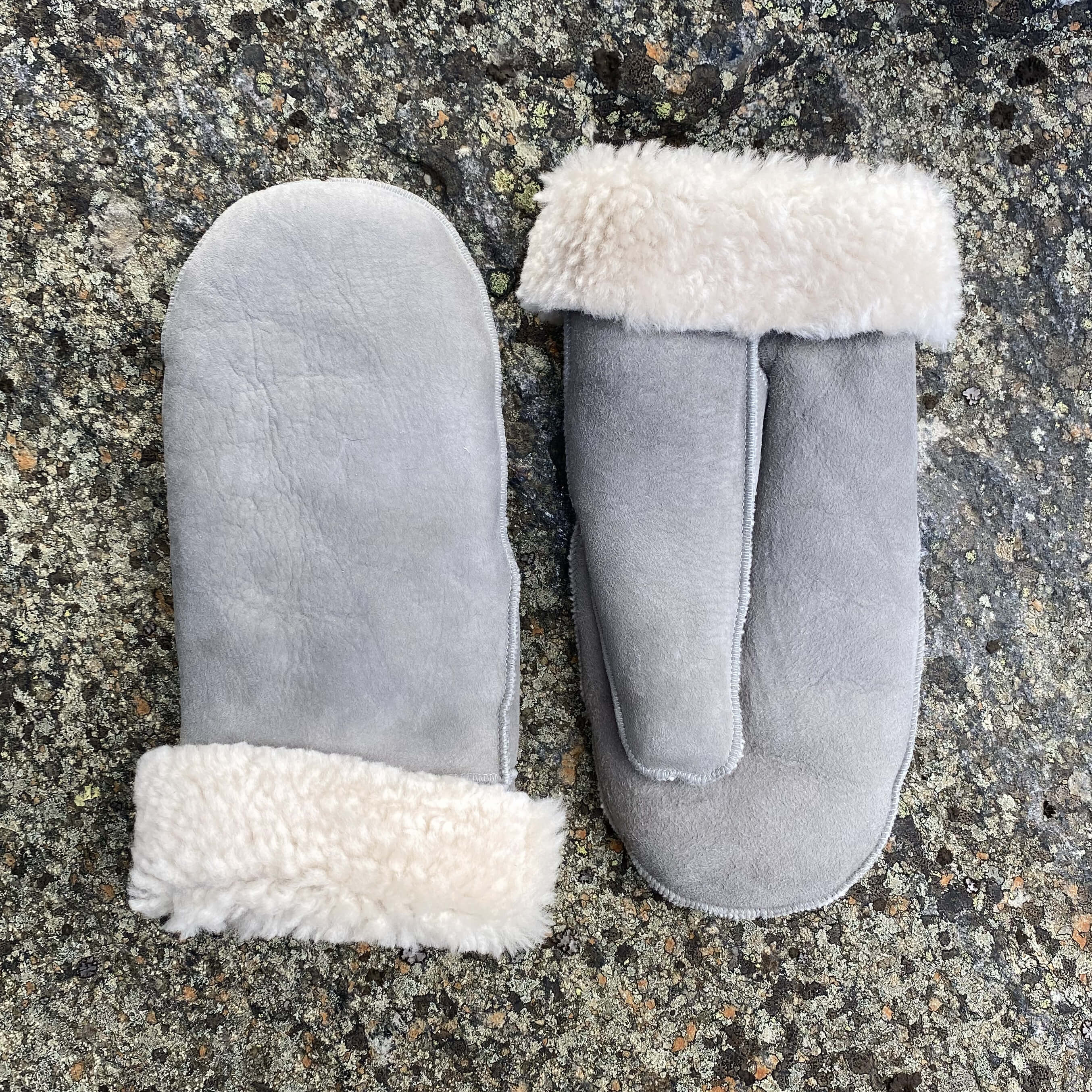 Semskede lammeskinnsvotter, elephant grey