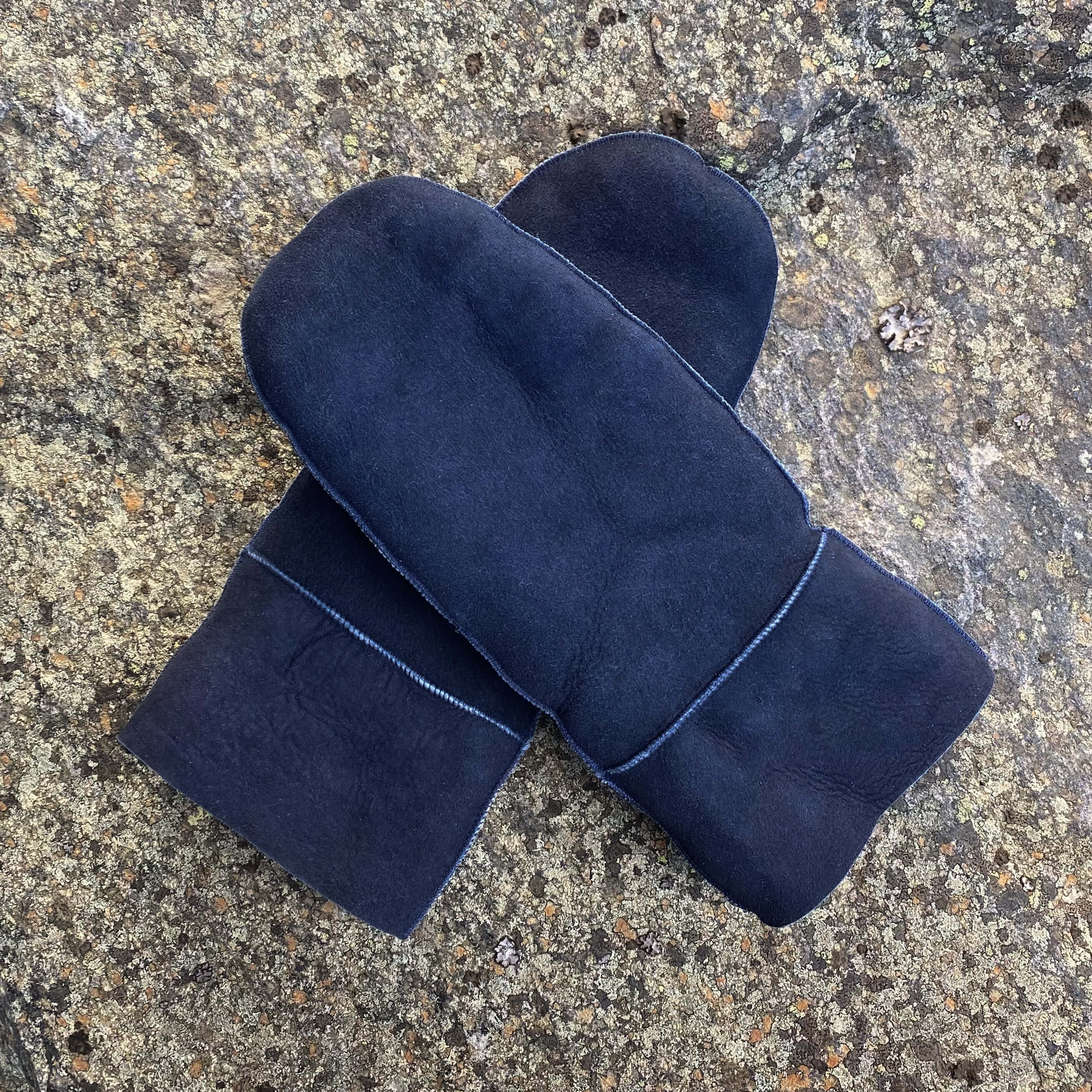 Semskede lammeskinnsvotter, navy
