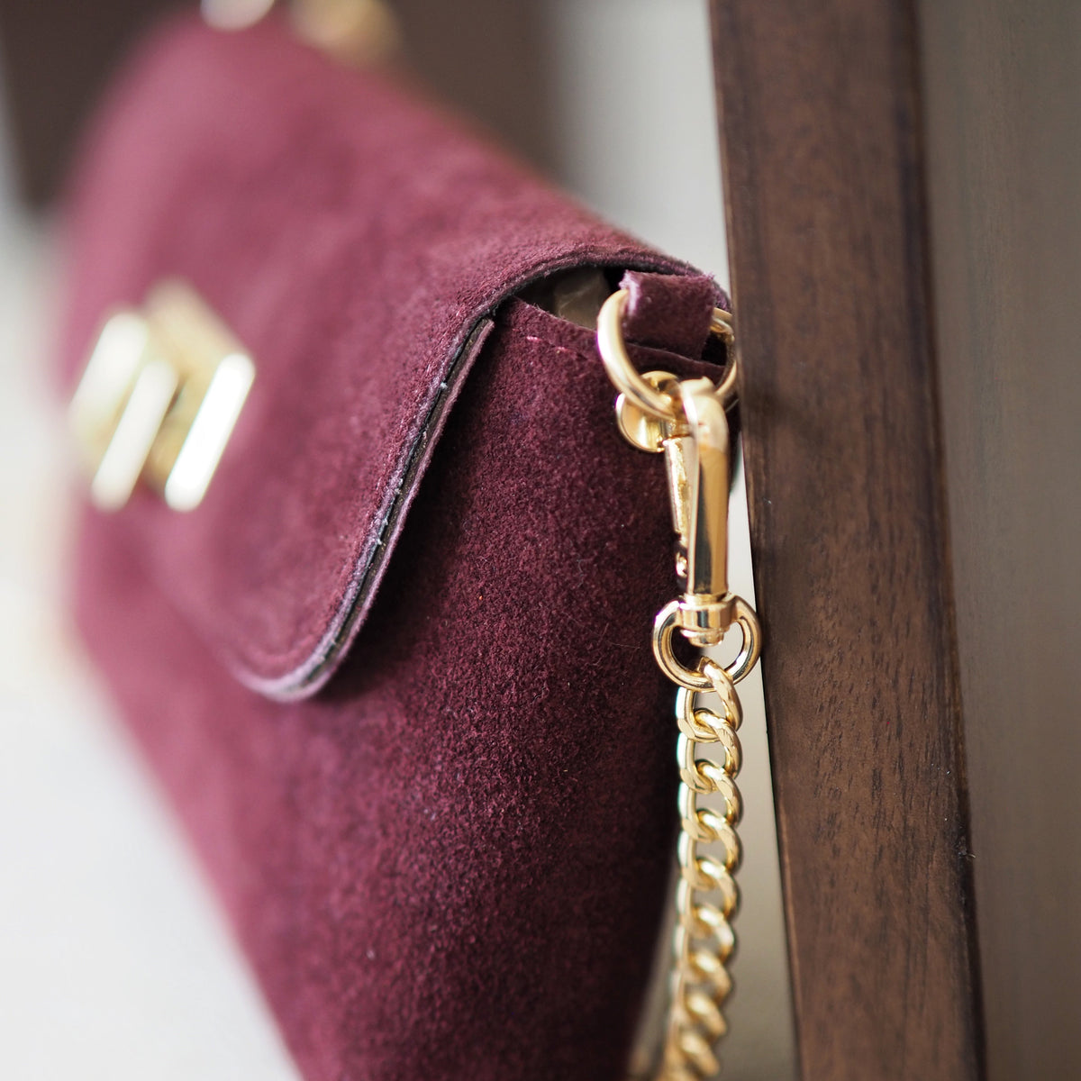 Clutch i semsket skinn, burgunder