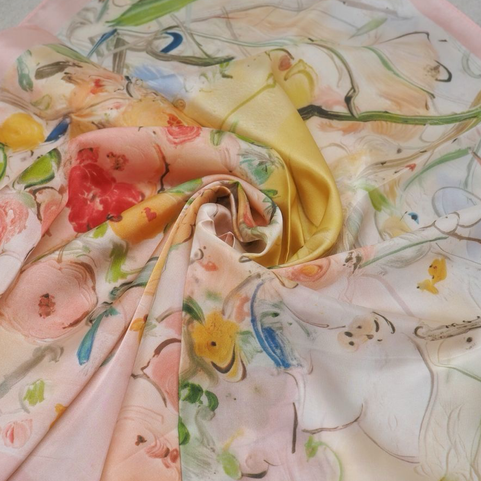 Satengskjerf, pastellblomster