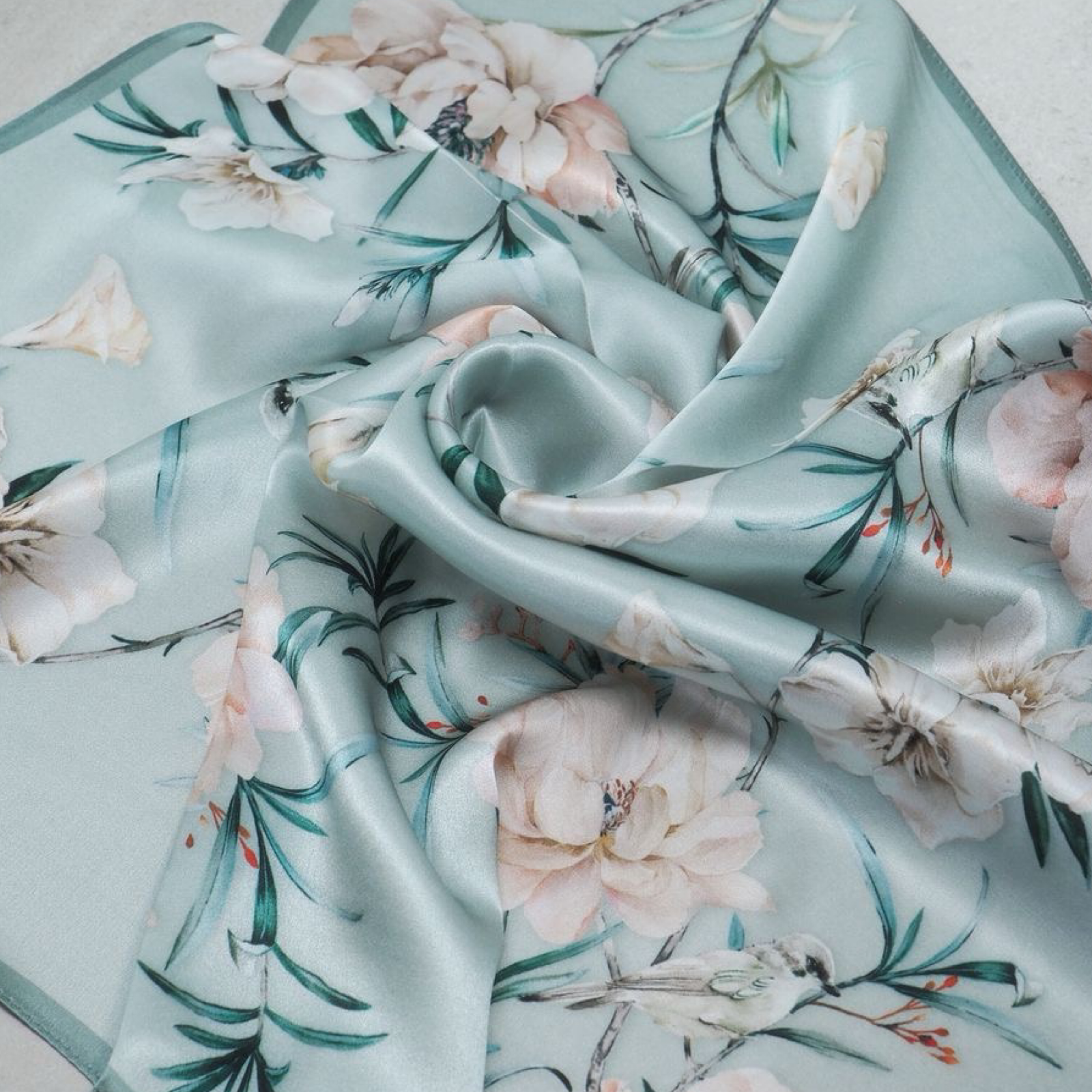 Silkeskjerf 70x70, mint og beige