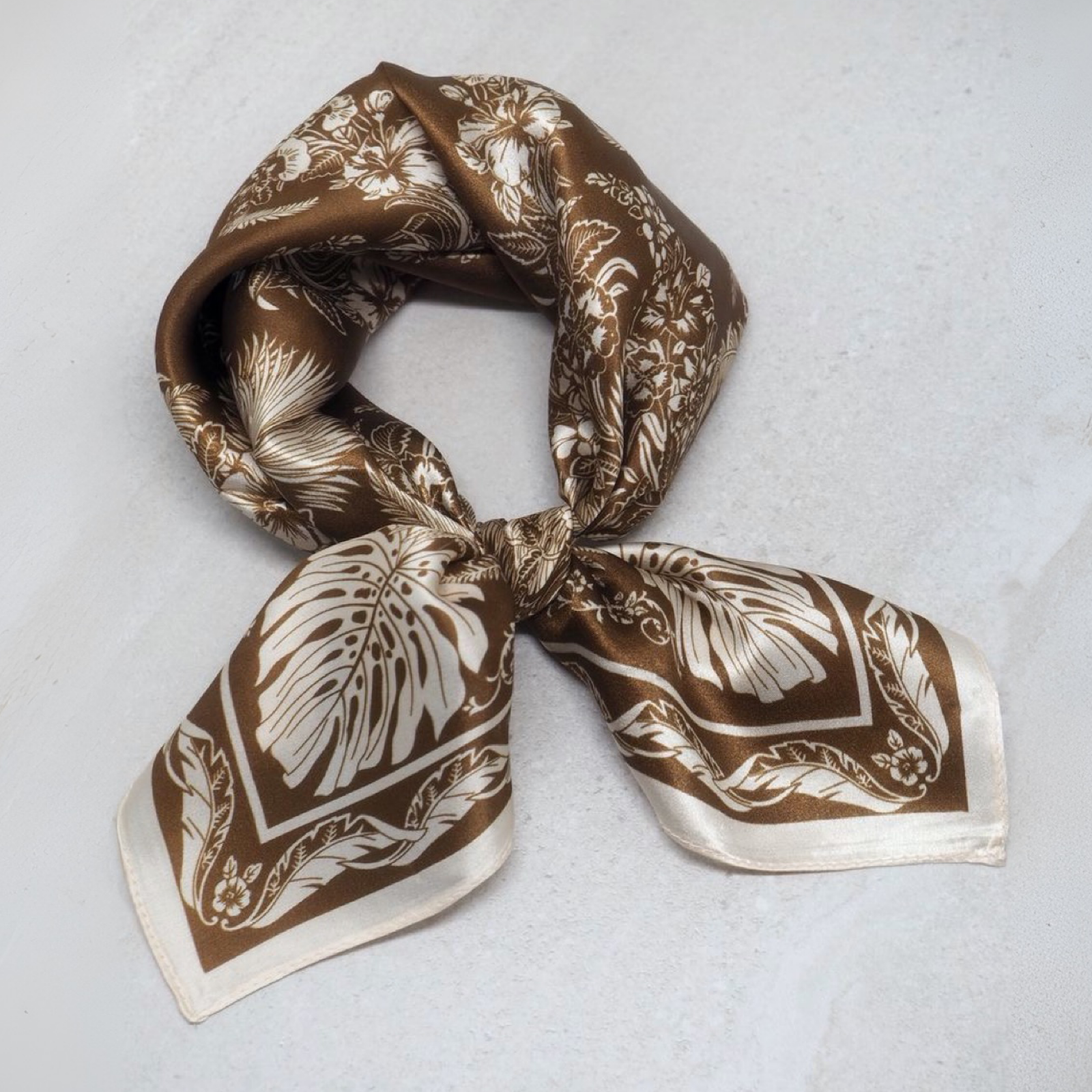 Silkeskjerf mini, brun og beige med mønster