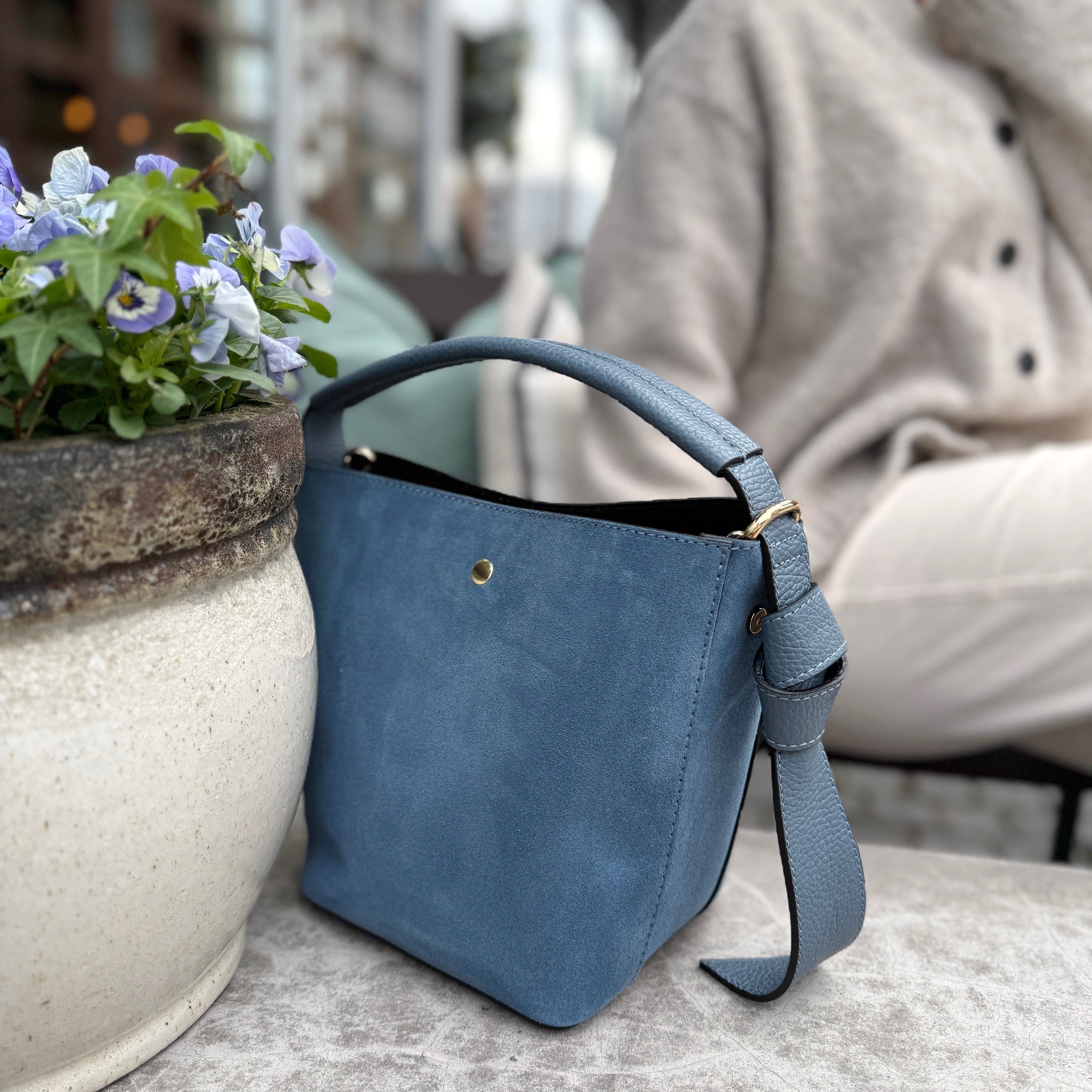 Bucket Bag, semsket lyseblå