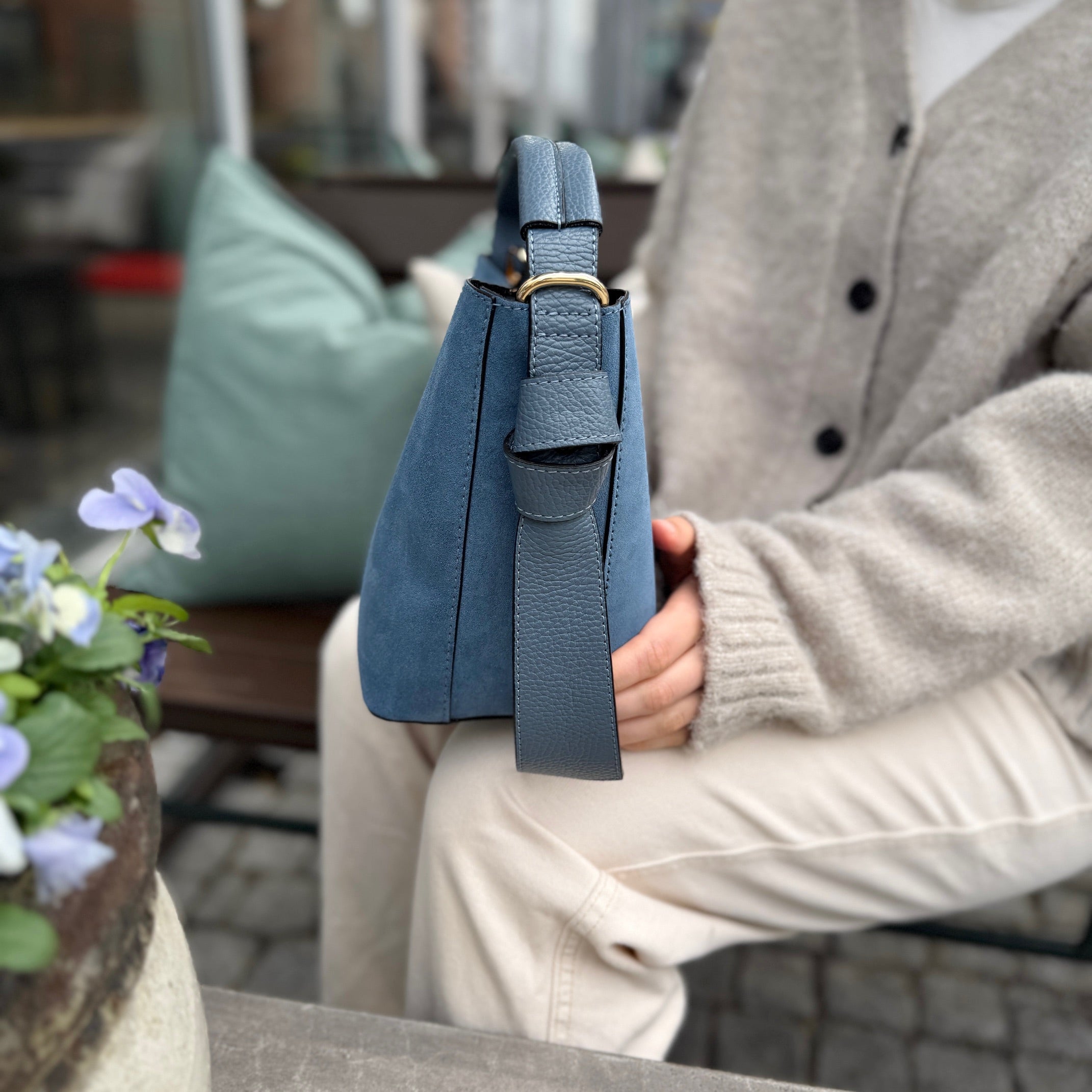 Bucket Bag, semsket lyseblå