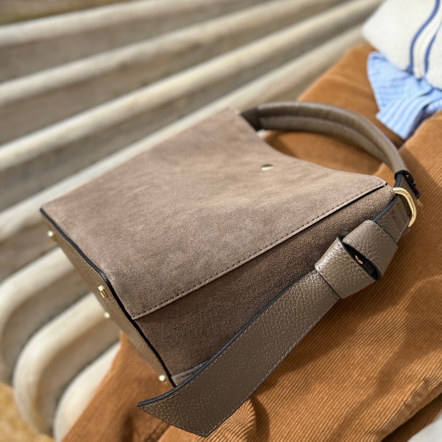 Bucket bag, semsket taupe