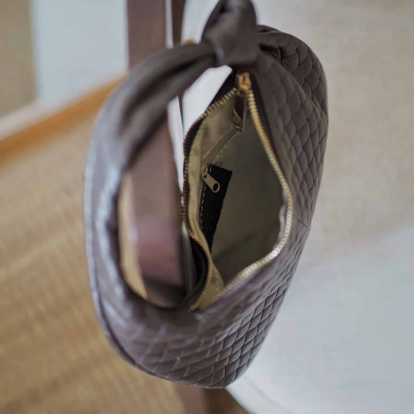 Sienna Twist – flettet skinnveske, mørkebrun