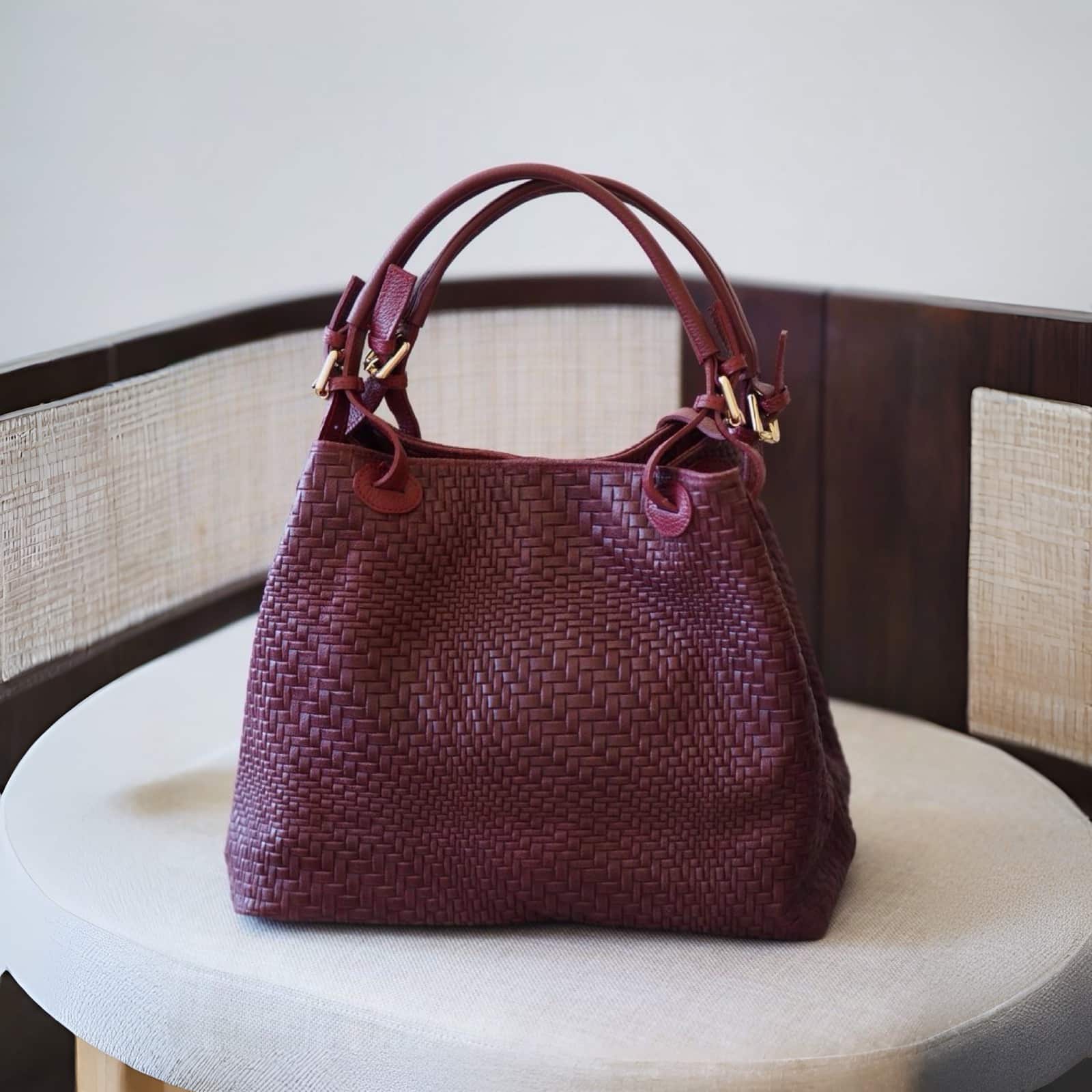 Noelle Weave - stor flettet skinnveske, bordeaux