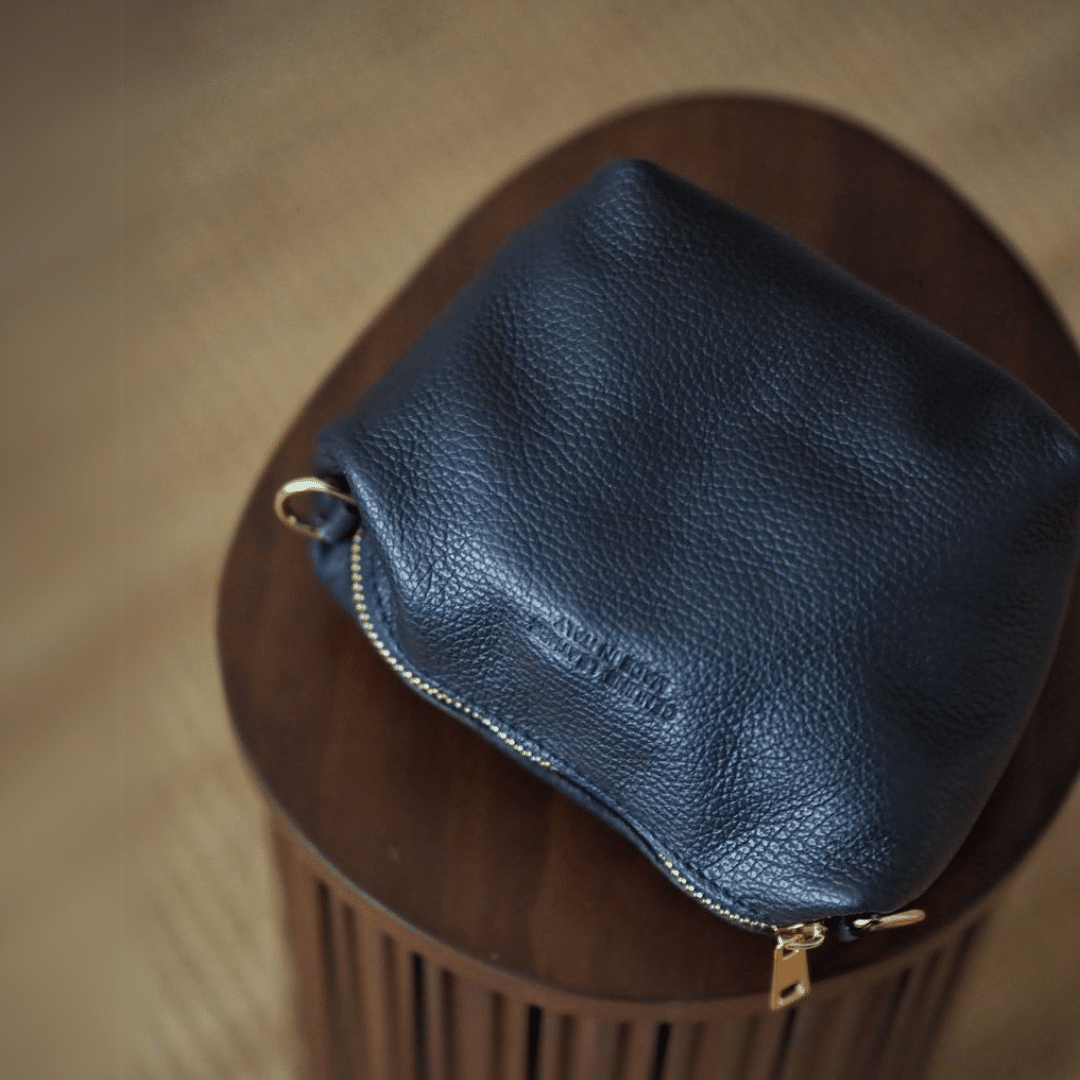 Bucket Bag i mørkeblått skinn