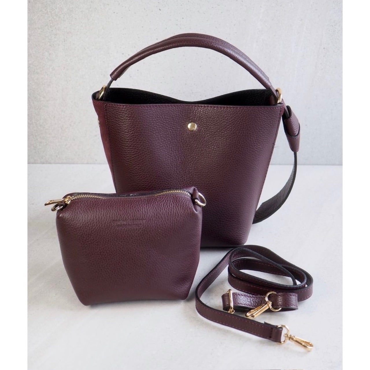 Bucket bag, bordeaux