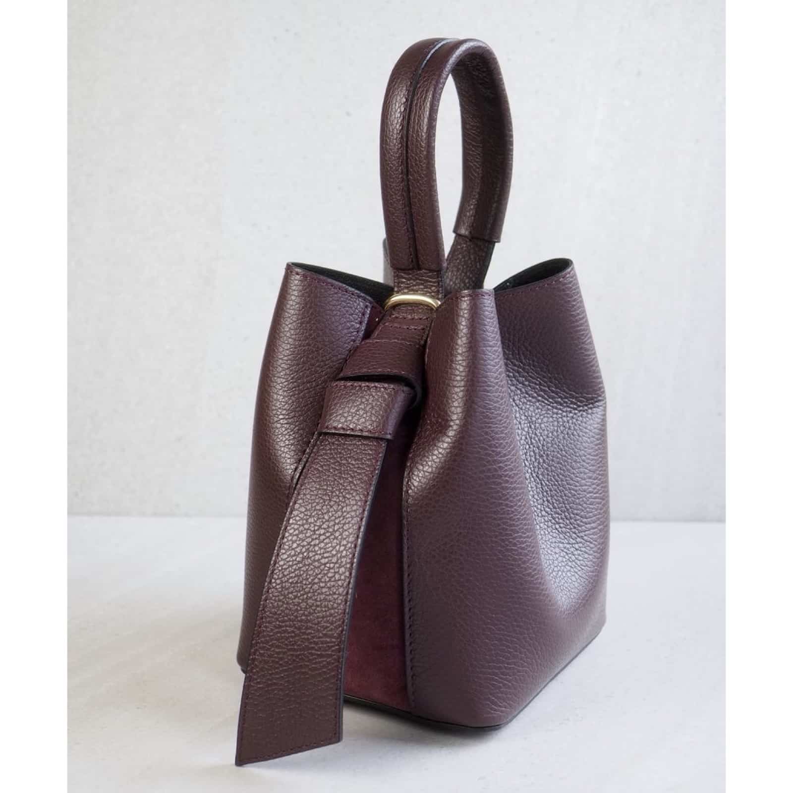 Bucket bag, bordeaux