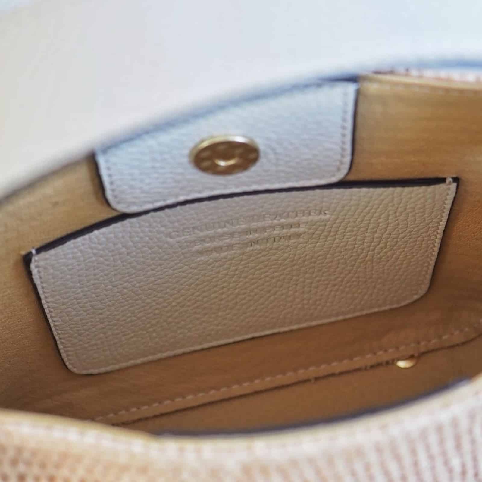 Raffia bøtteveske med skinndetaljer, beige
