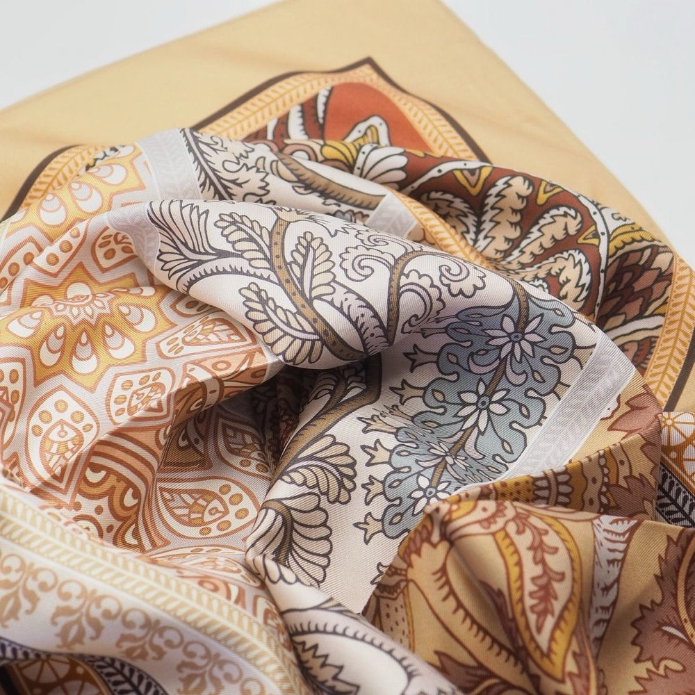 Silkeskjerf stort, cognac og beige