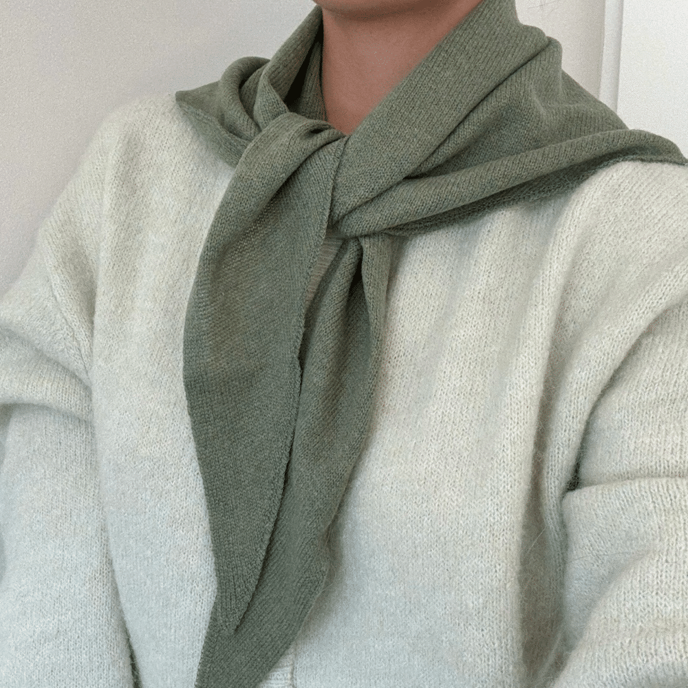 Trekantskjerf i 100% merinoull, olivengrønn