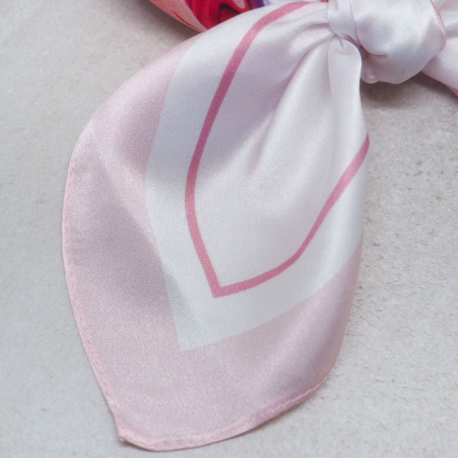 Silkeskjerf mini, lyserosa med rosarøde toner