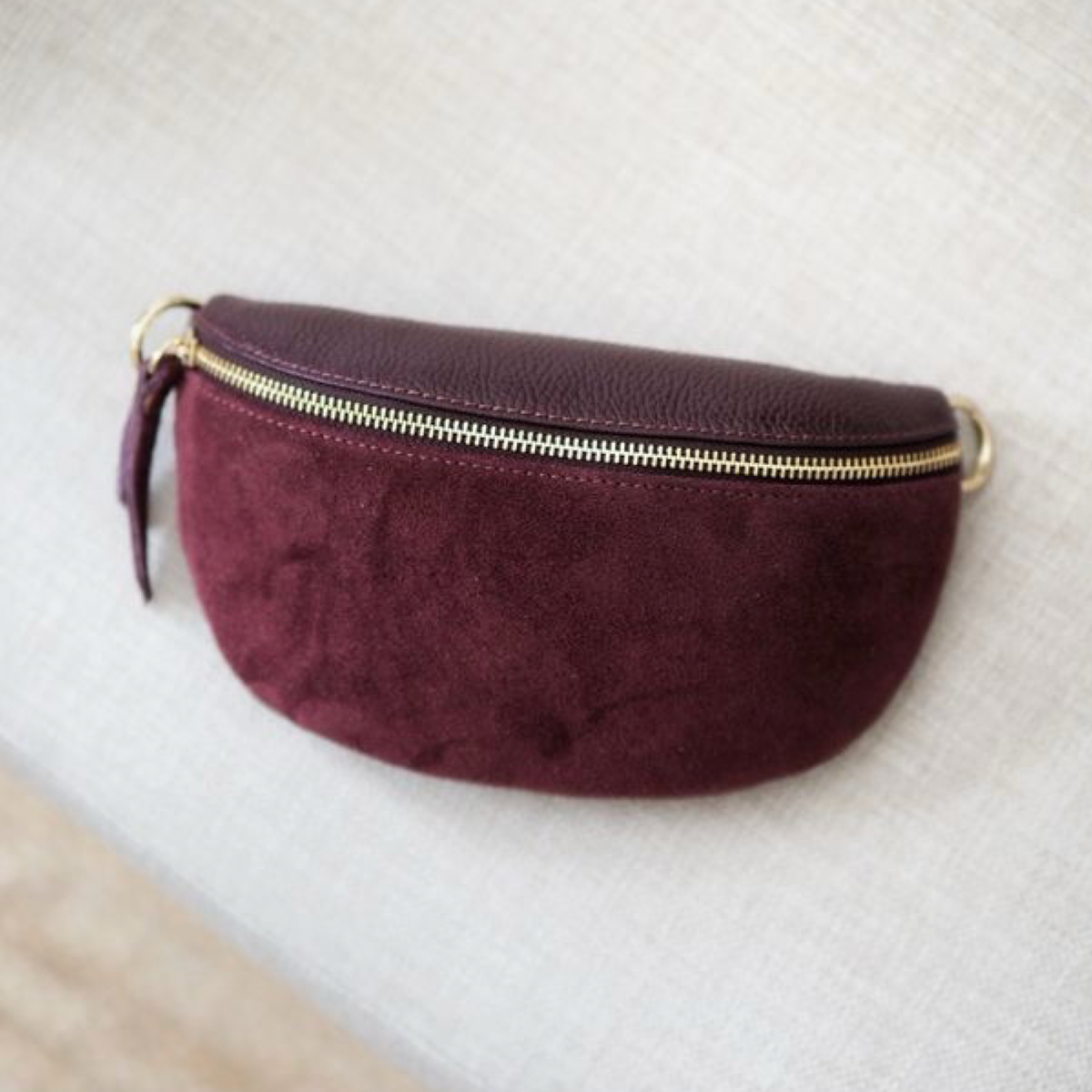 Bumbag i semsket skinn, bordeaux