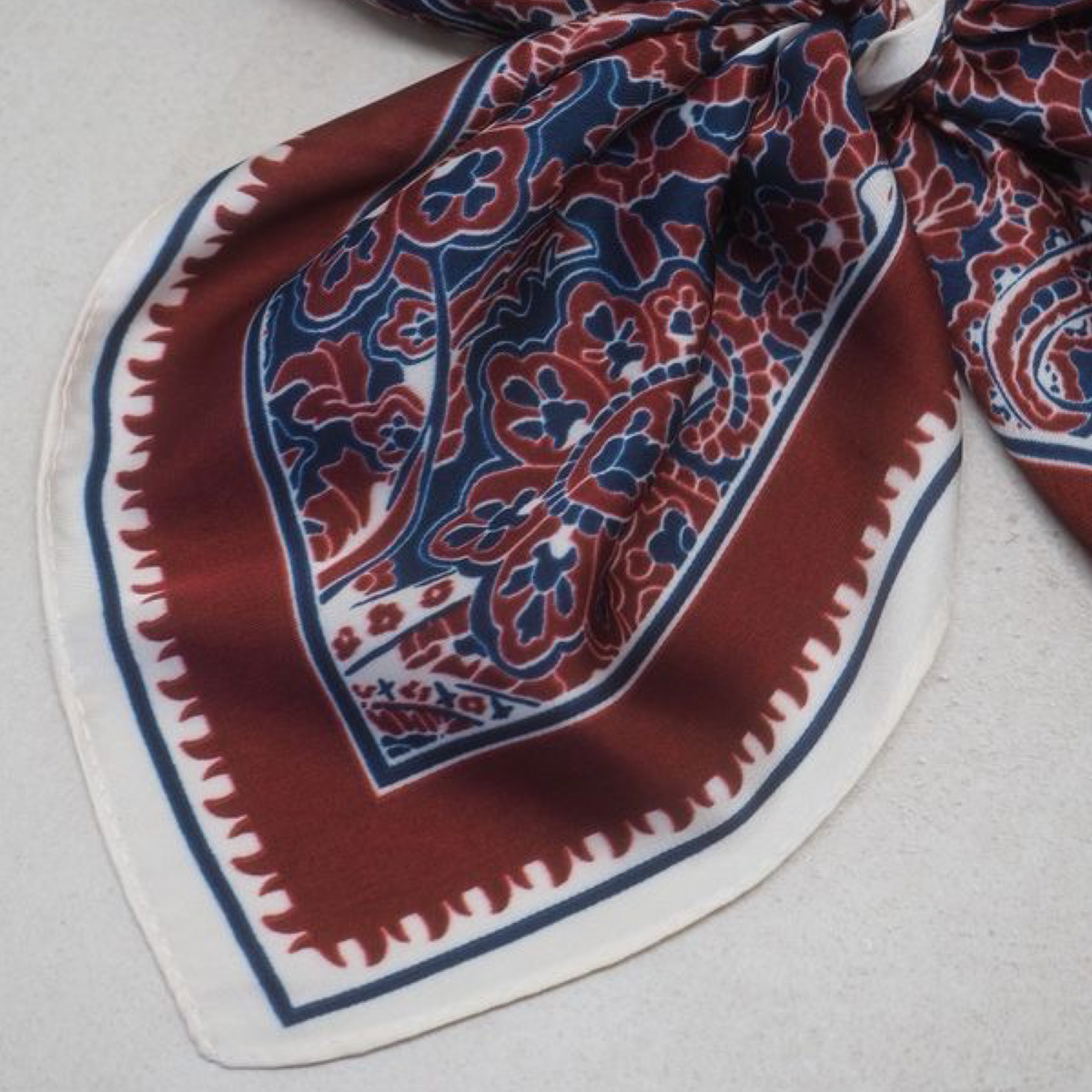 Satengskjerf bordeaux og mørkeblå
