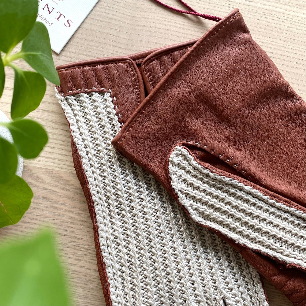 DENTS-Kelly-–-feminine-kjorehansker-med-crochet-overhånd-Cognac