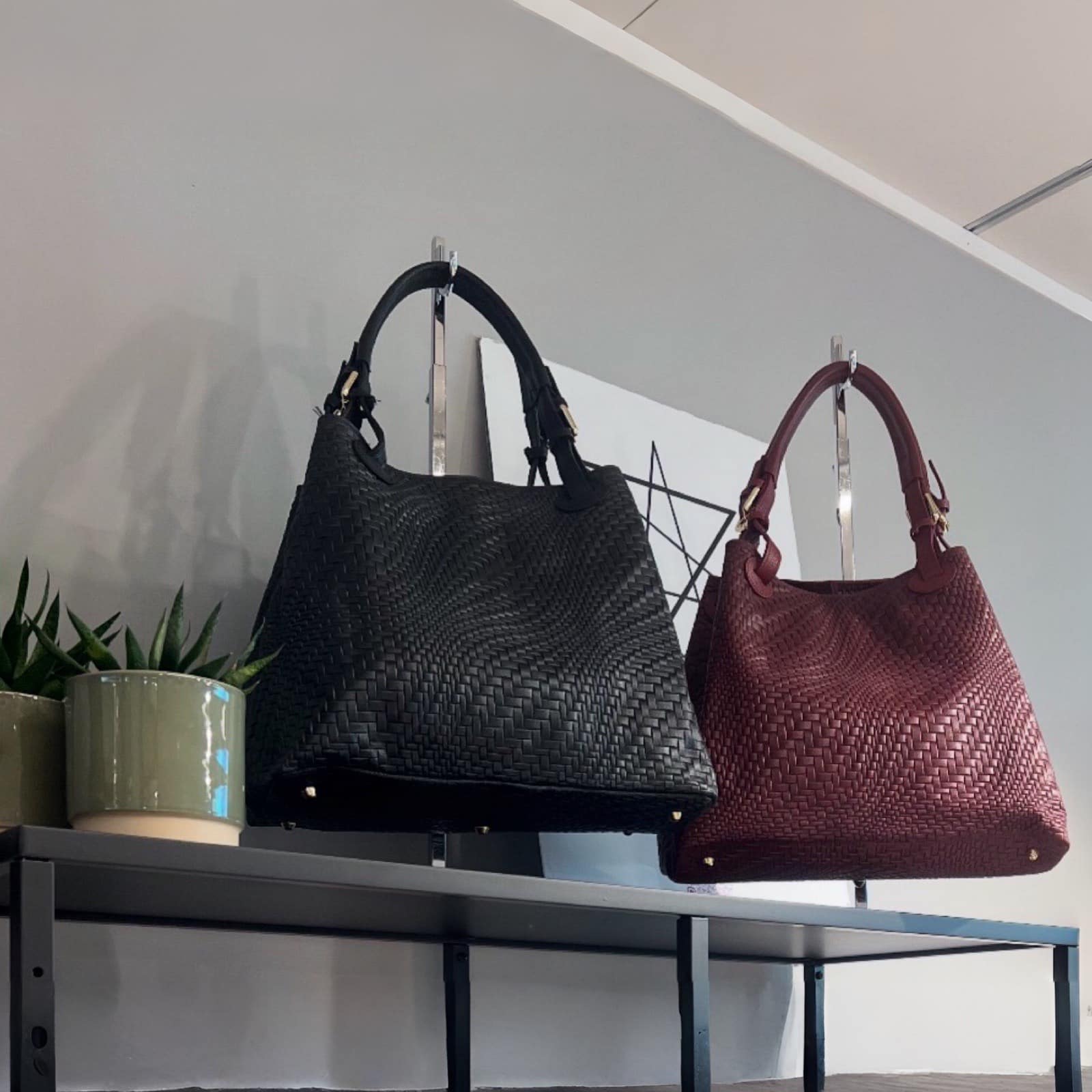 Noelle Weave - stor flettet skinnveske, bordeaux