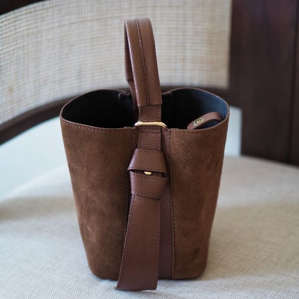 Bucket bag, semsket skinn, Mørk Cognac