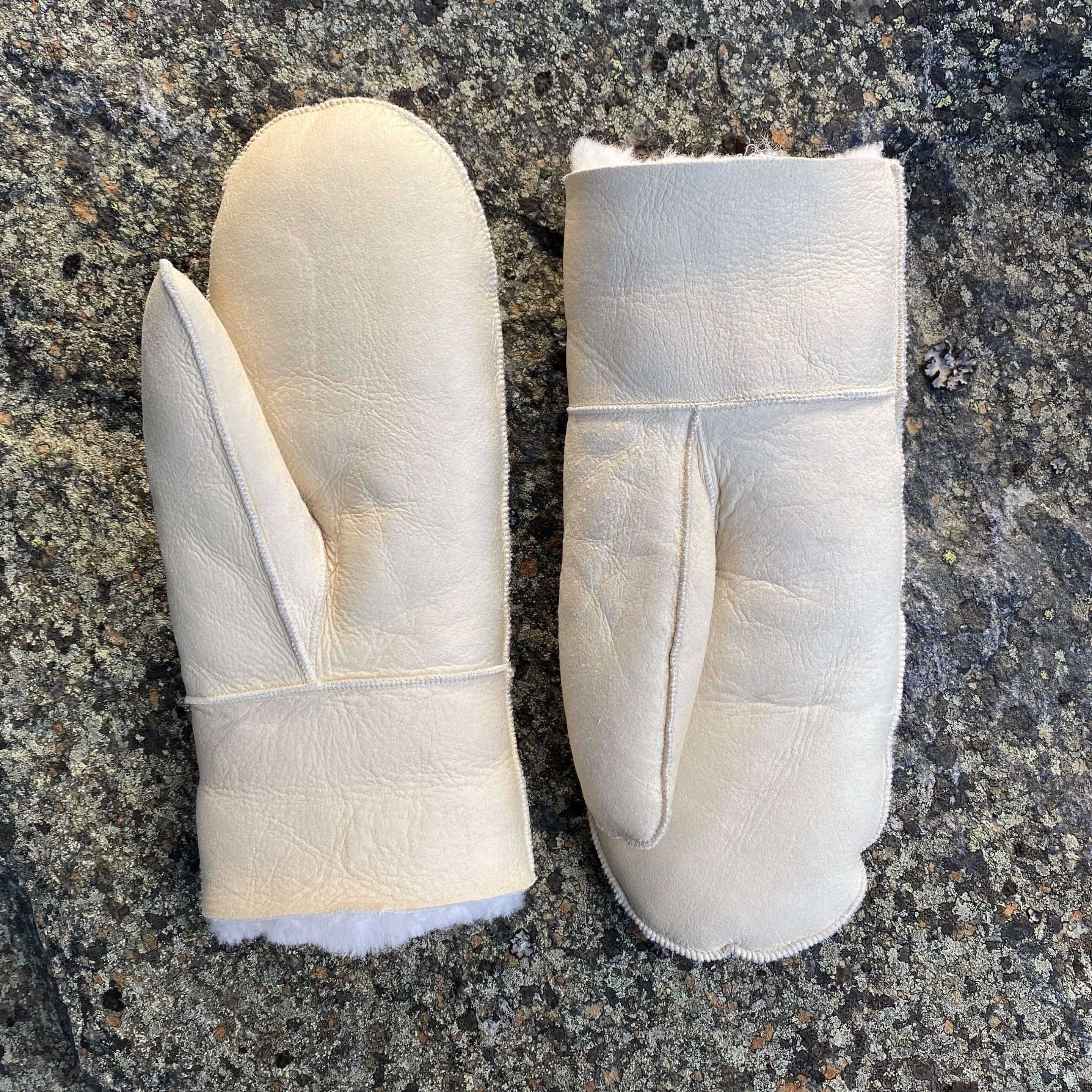 Lammeskinnsvotter med lammepels, lys beige