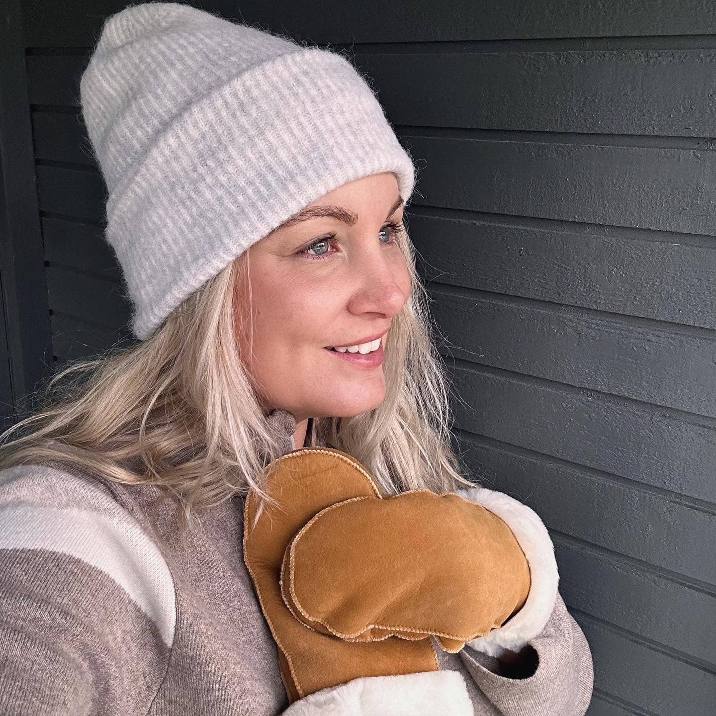 TILBUD! Vinterpakke til dame: Semskede votter + varm lue – spar 150,-