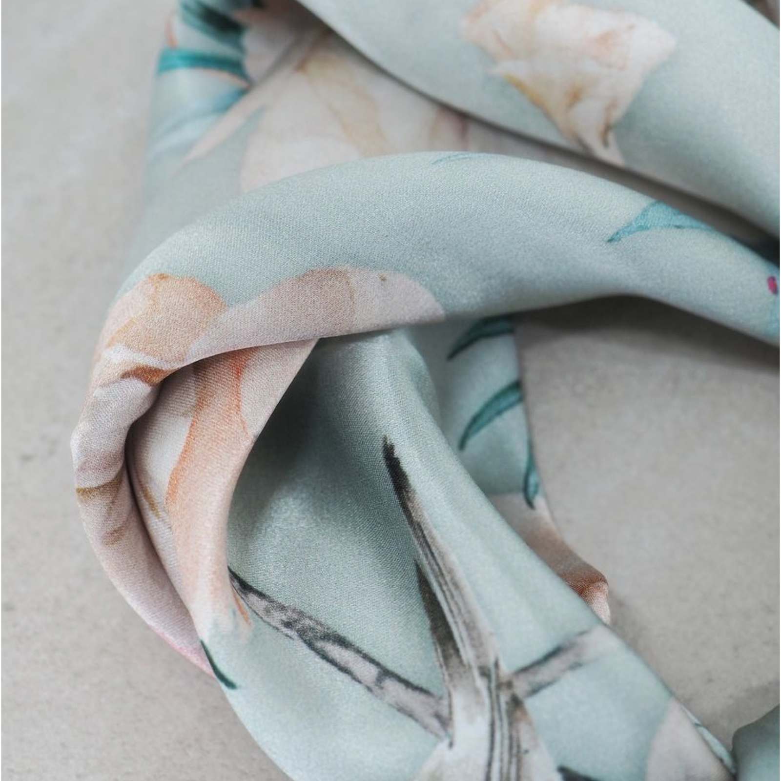 Silkeskjerf 70x70, mint og beige