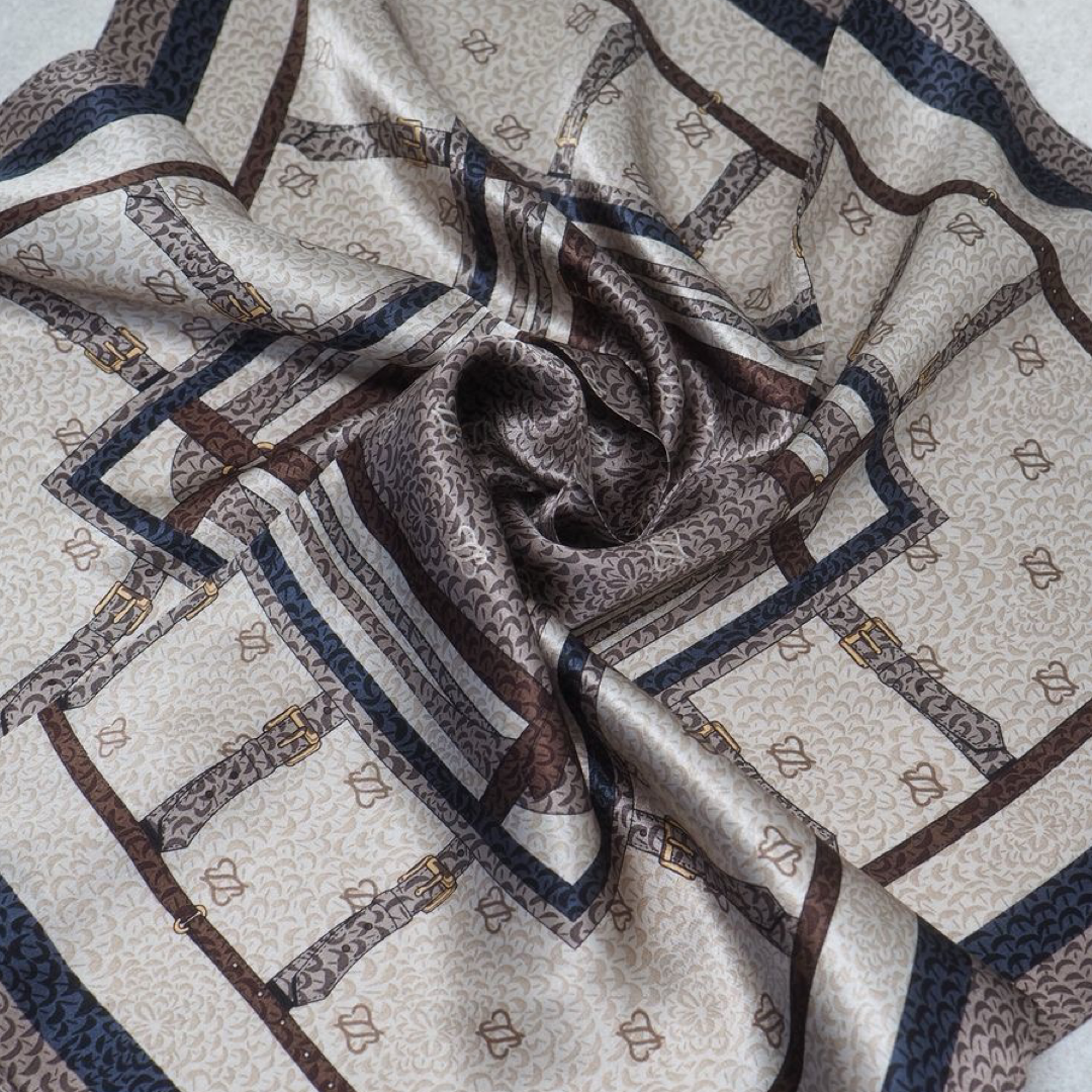 Silkeskjerf mini, taupe, mørkeblå, beige og brun