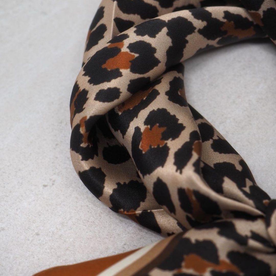 Silkeskjerf 70x70, leopard