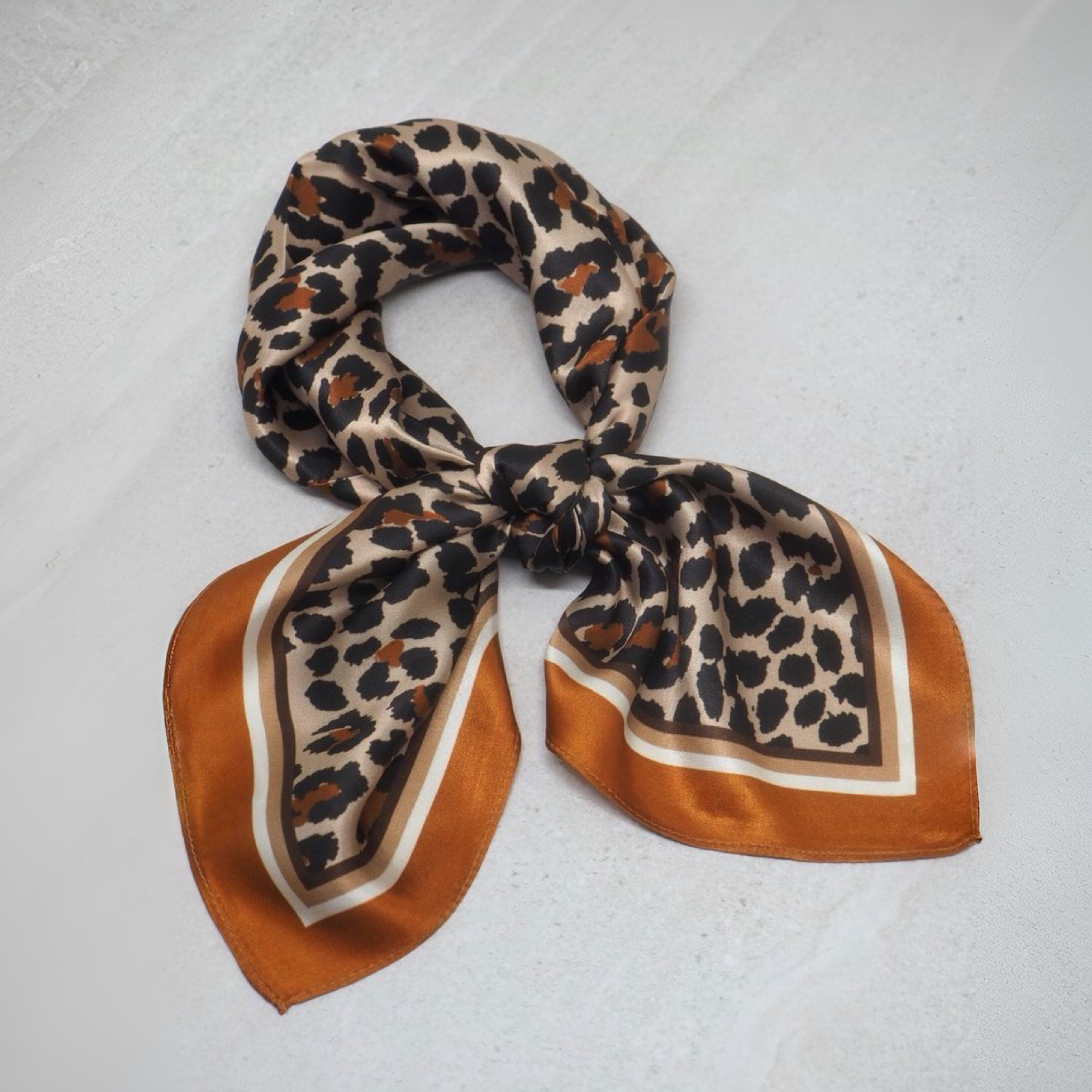 Silkeskjerf 70x70, leopard