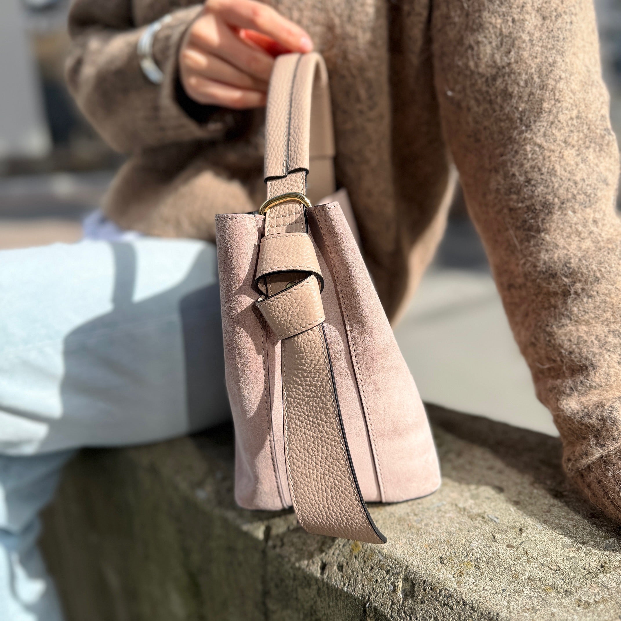 Bucket bag, semsket dus rosa/nude