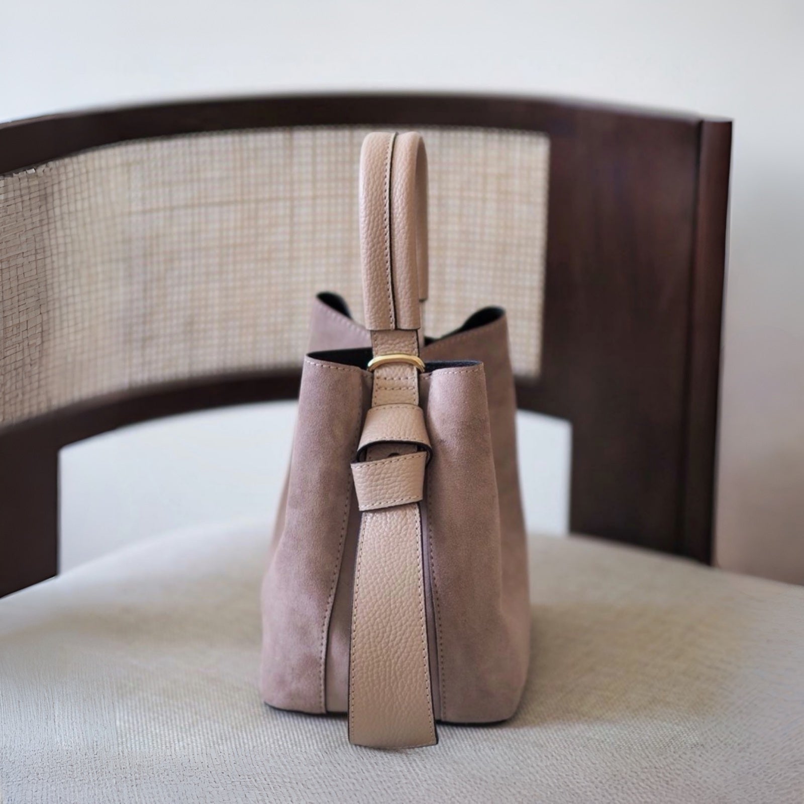 Bucket bag, semsket dus rosa/nude