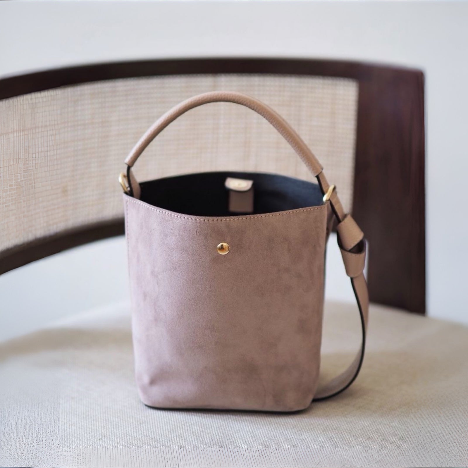 Bucket bag, semsket dus rosa/nude