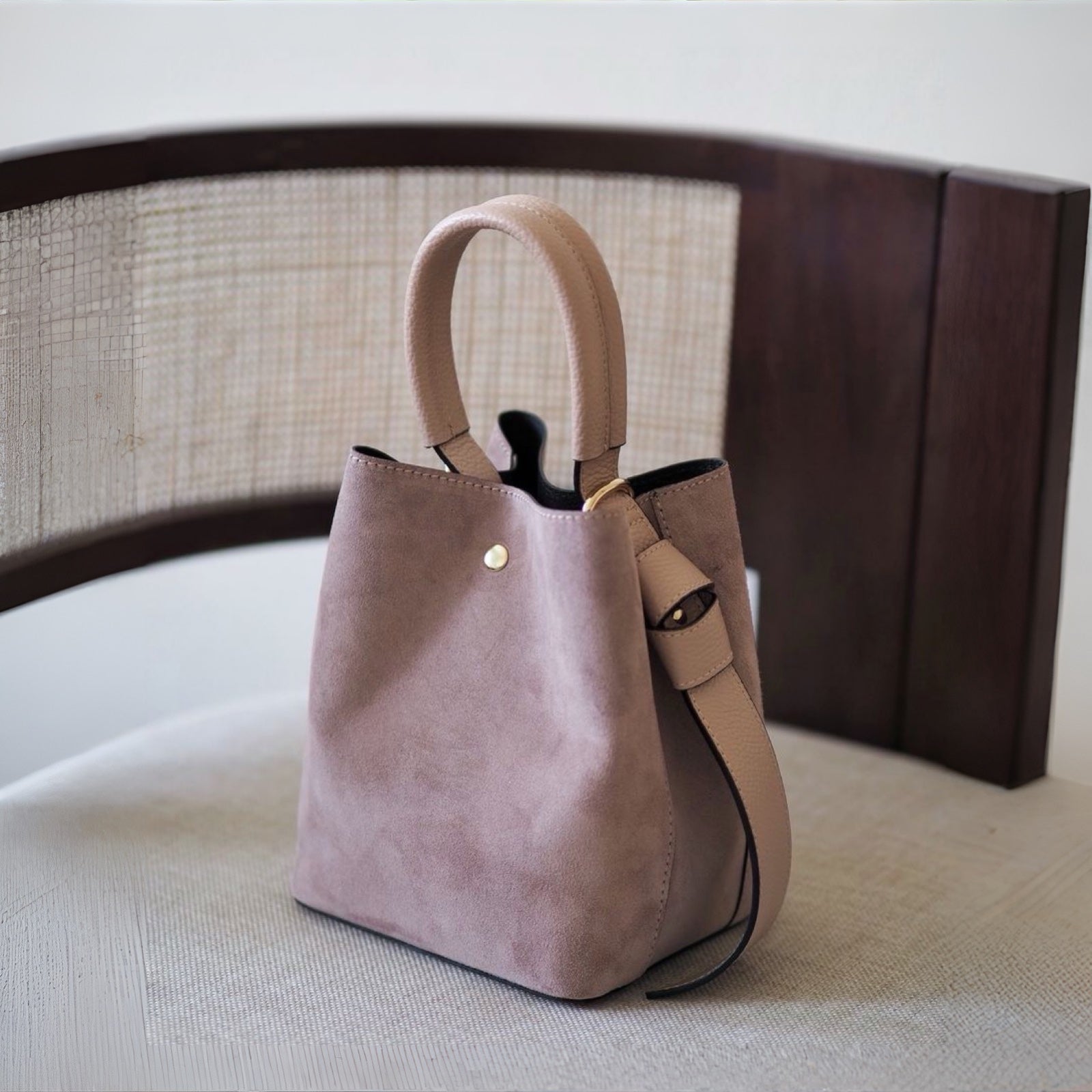 Bucket bag, semsket dus rosa/nude