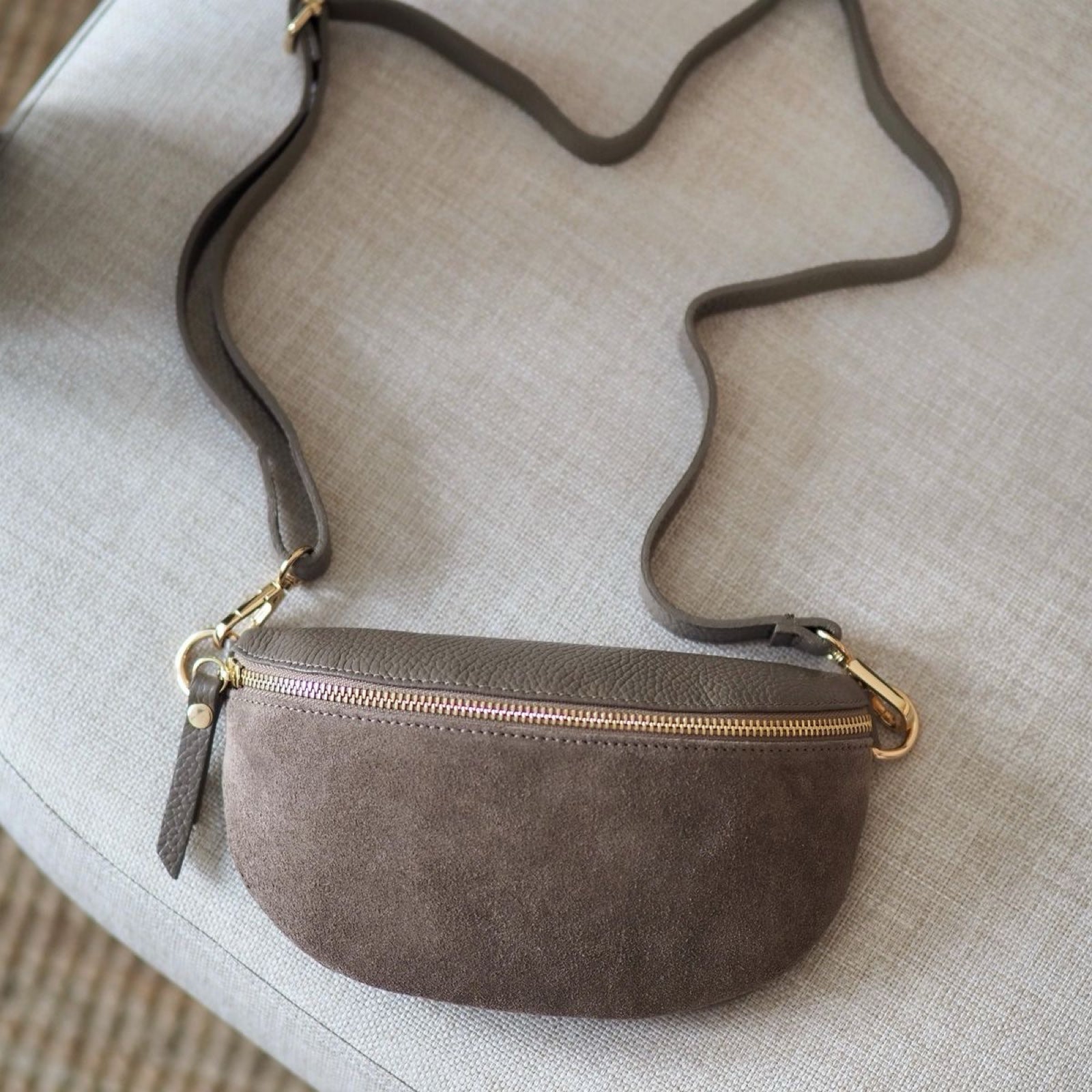 Bumbag i skinn, semsket taupe