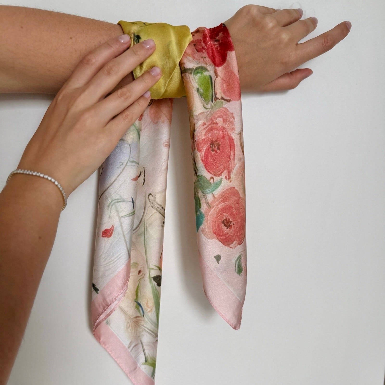 Satengskjerf, pastellblomster