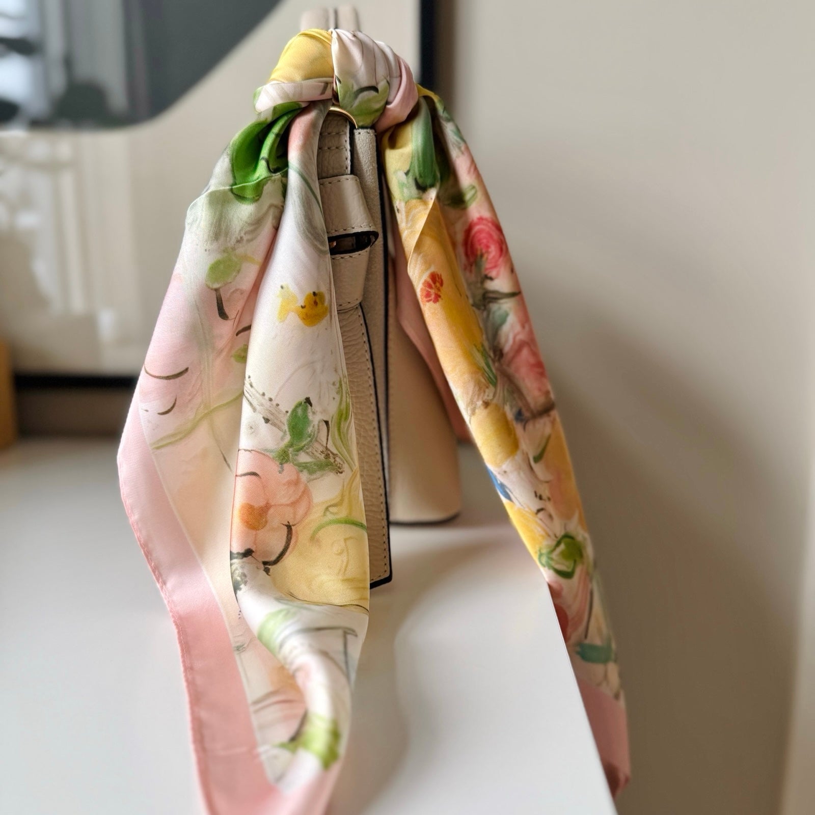 Satengskjerf, pastellblomster