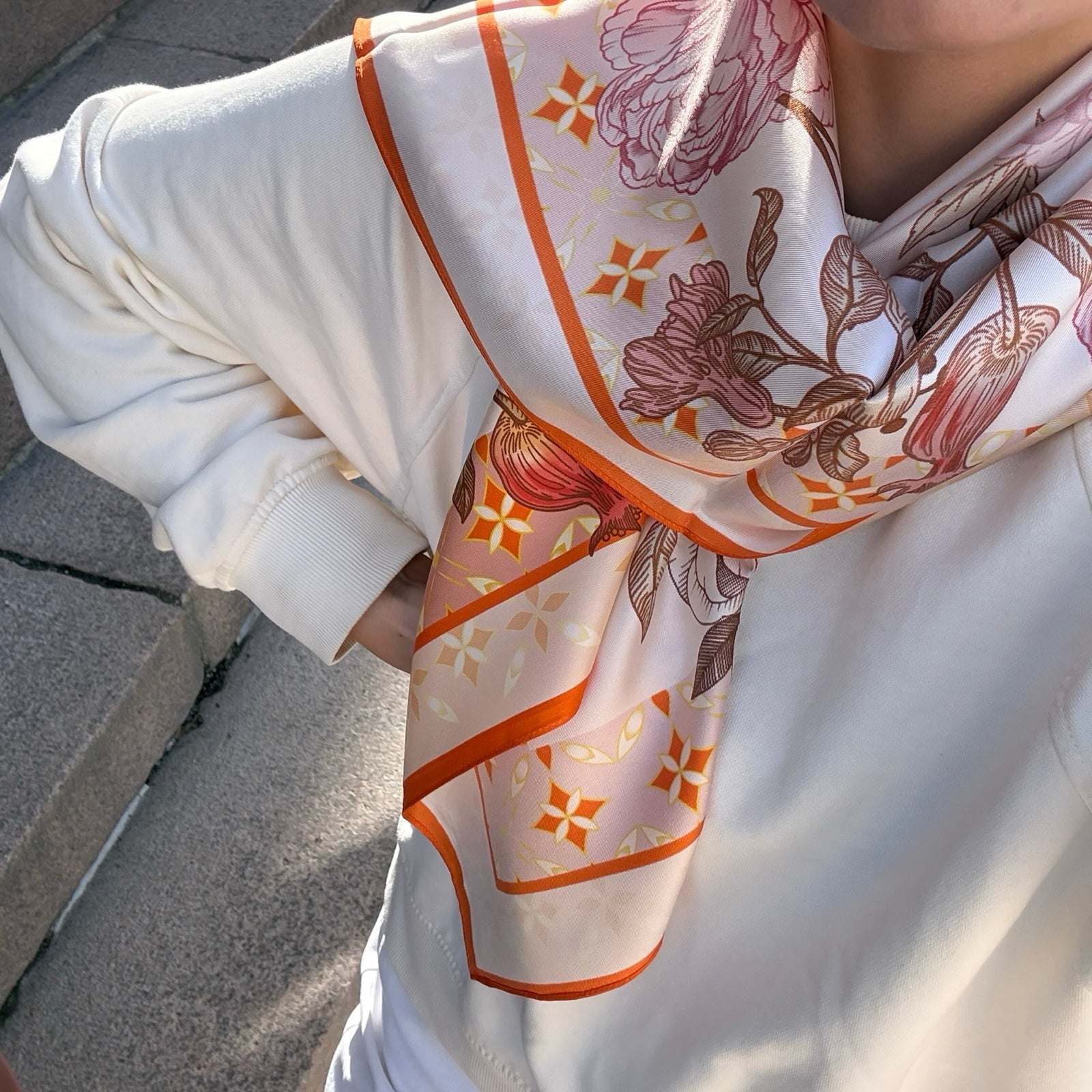 Silkeskjerf stort, oransje og beige