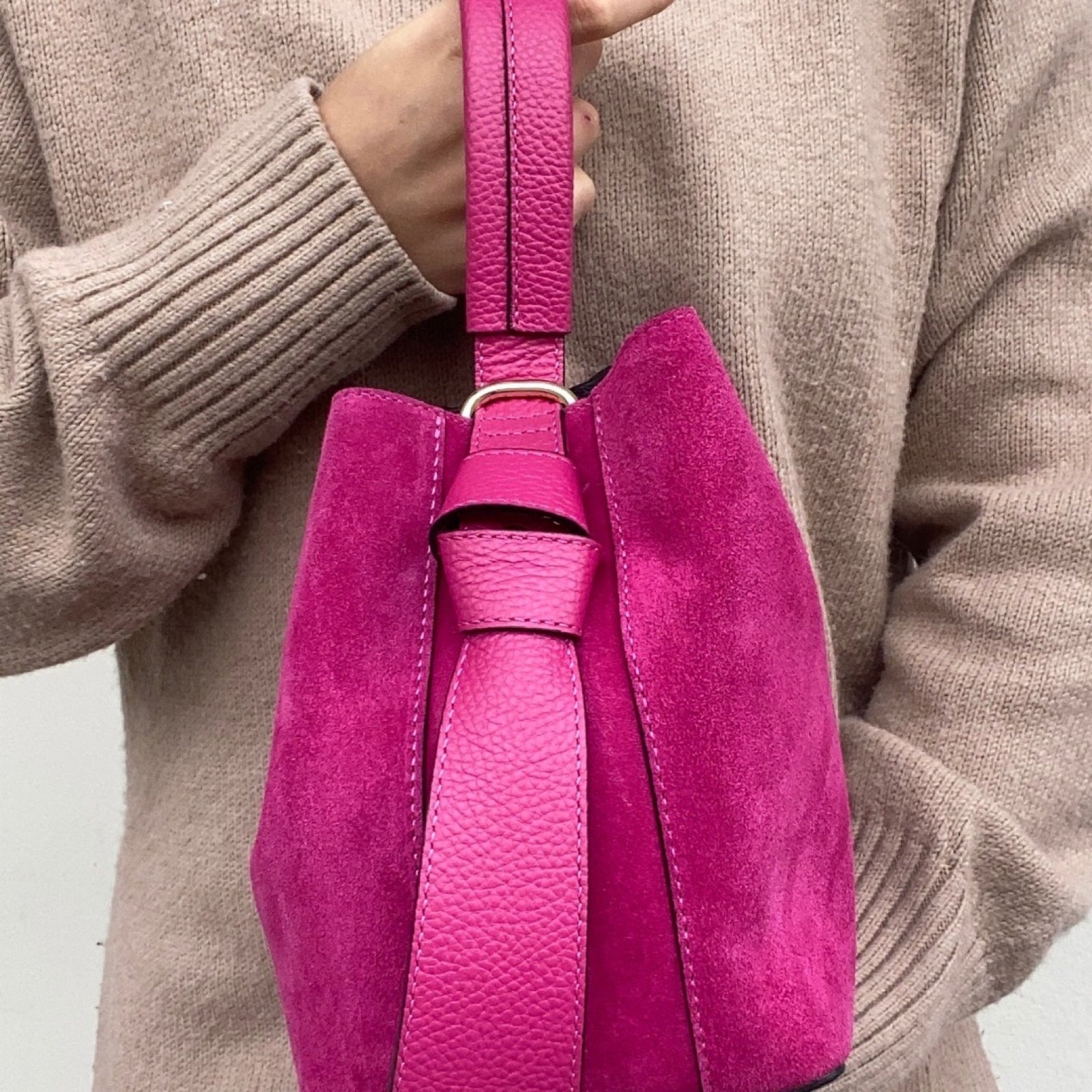 Bucket bag, semsket fuksia