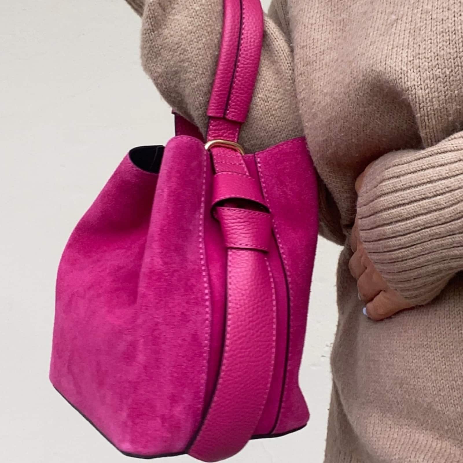 Bucket bag, semsket fuksia