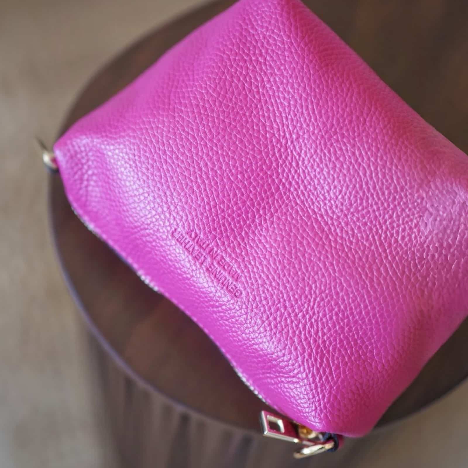 Bucket bag, semsket fuksia