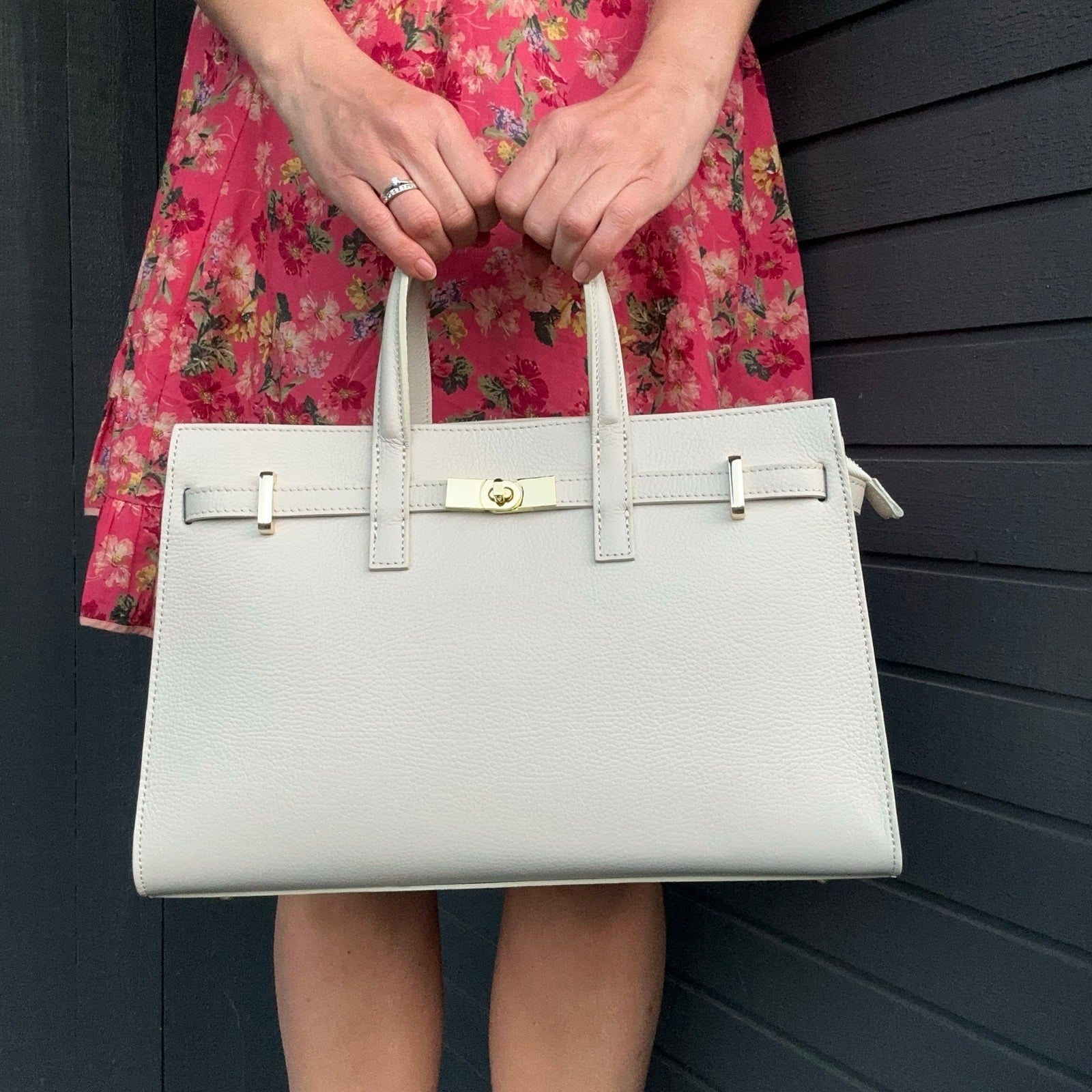 Stor klassisk skinnveske med plass til PC, beige