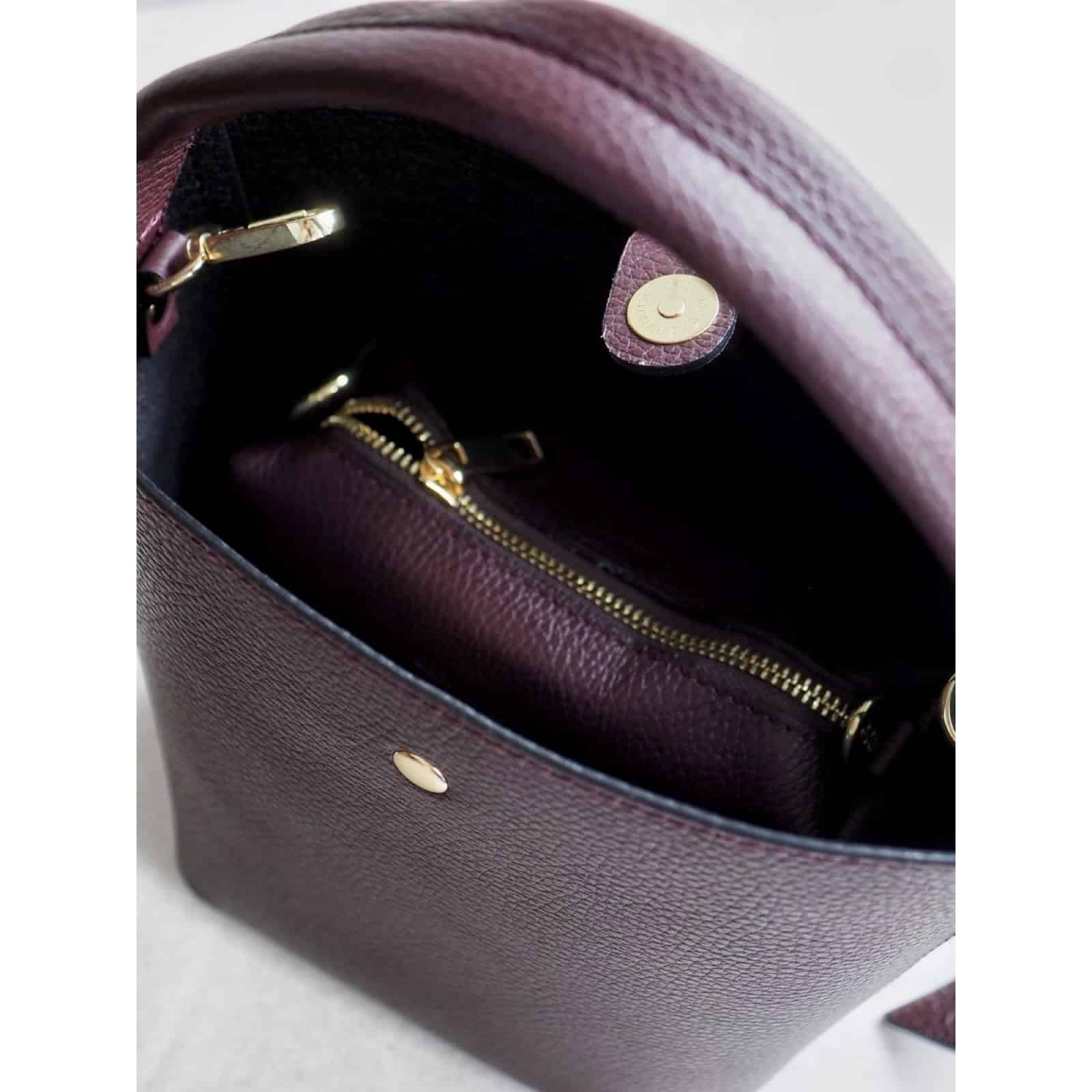 Bucket bag, bordeaux