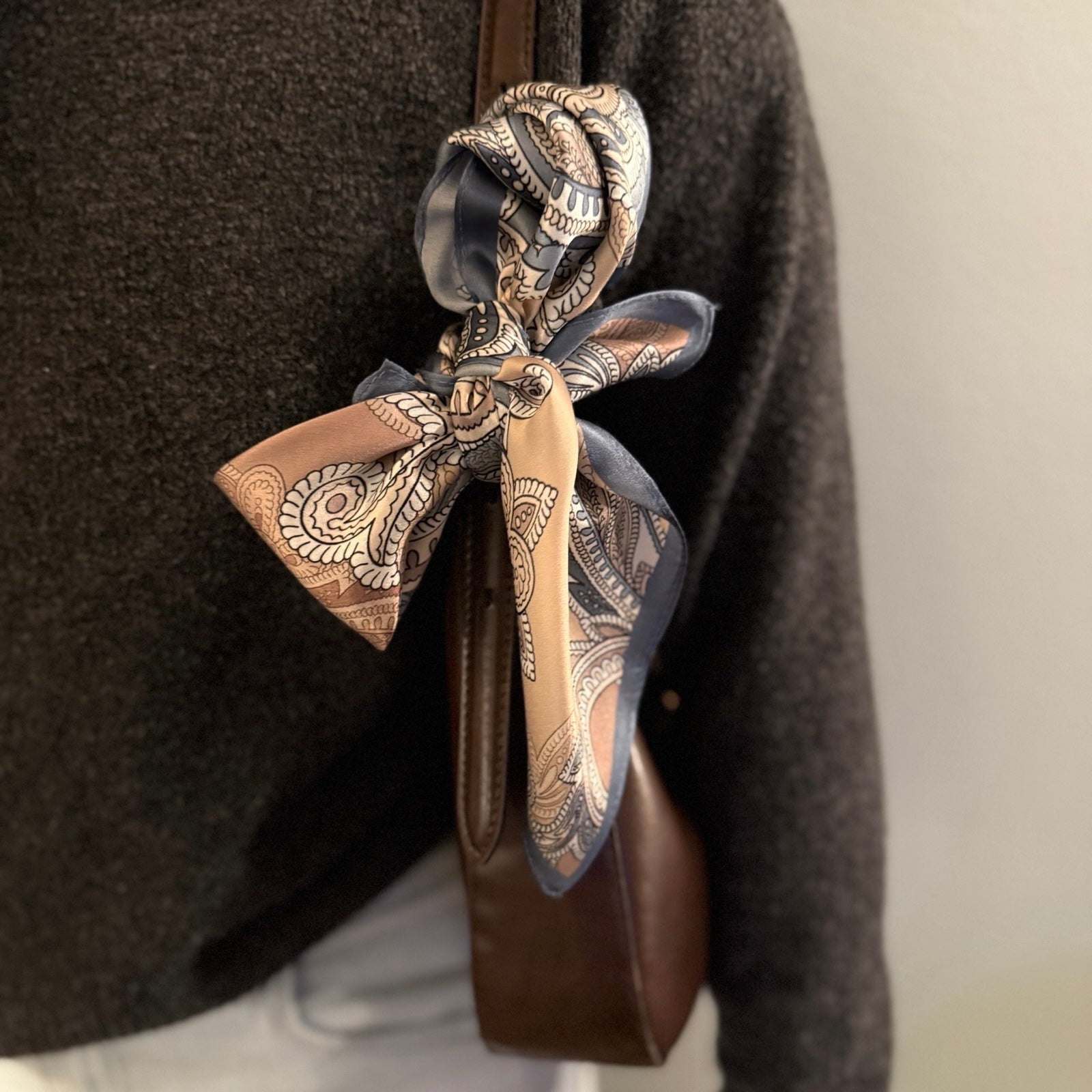Silkeskjerf mini, beige og blåmønstret