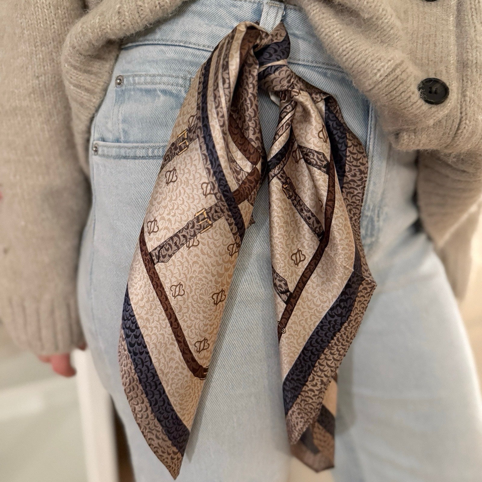 Silkeskjerf mini, taupe, mørkeblå, beige og brun