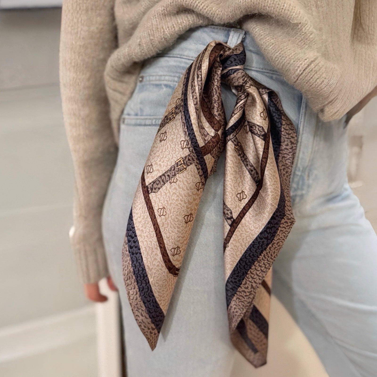 Silkeskjerf mini, taupe, mørkeblå, beige og brun