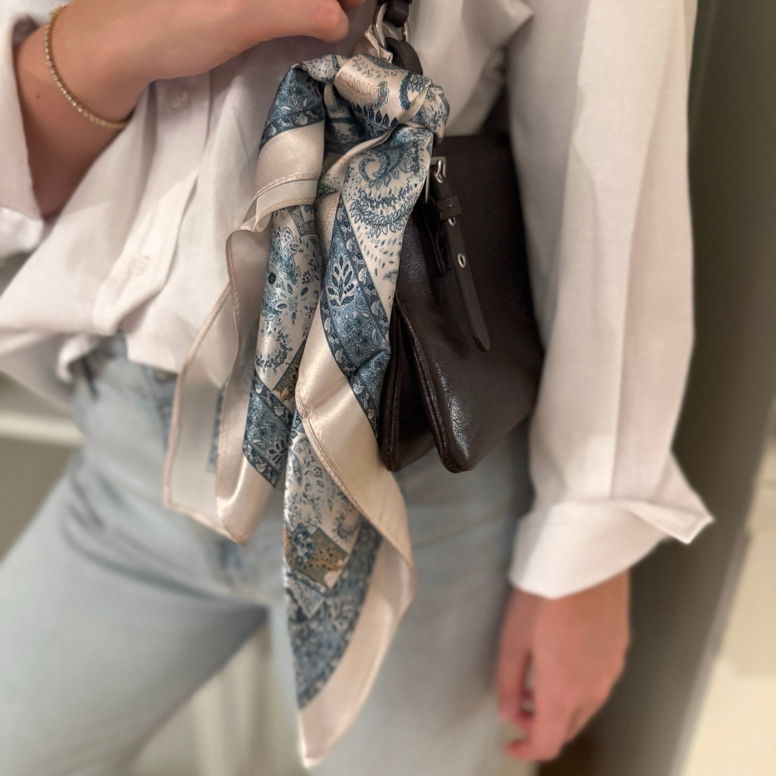 Silkeskjerf mini, lyseblå/off-white mønster
