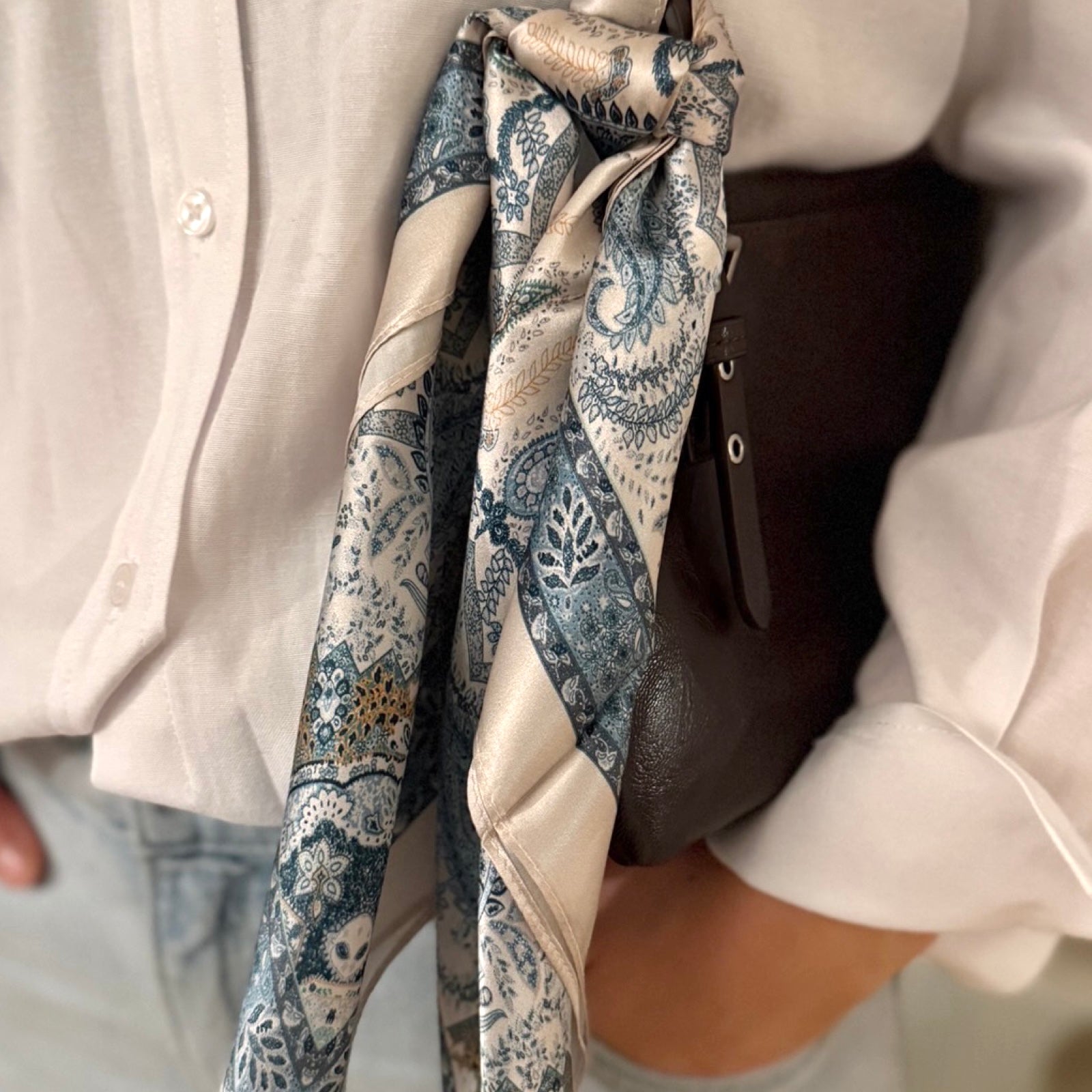 Silkeskjerf mini, lyseblå/off-white mønster