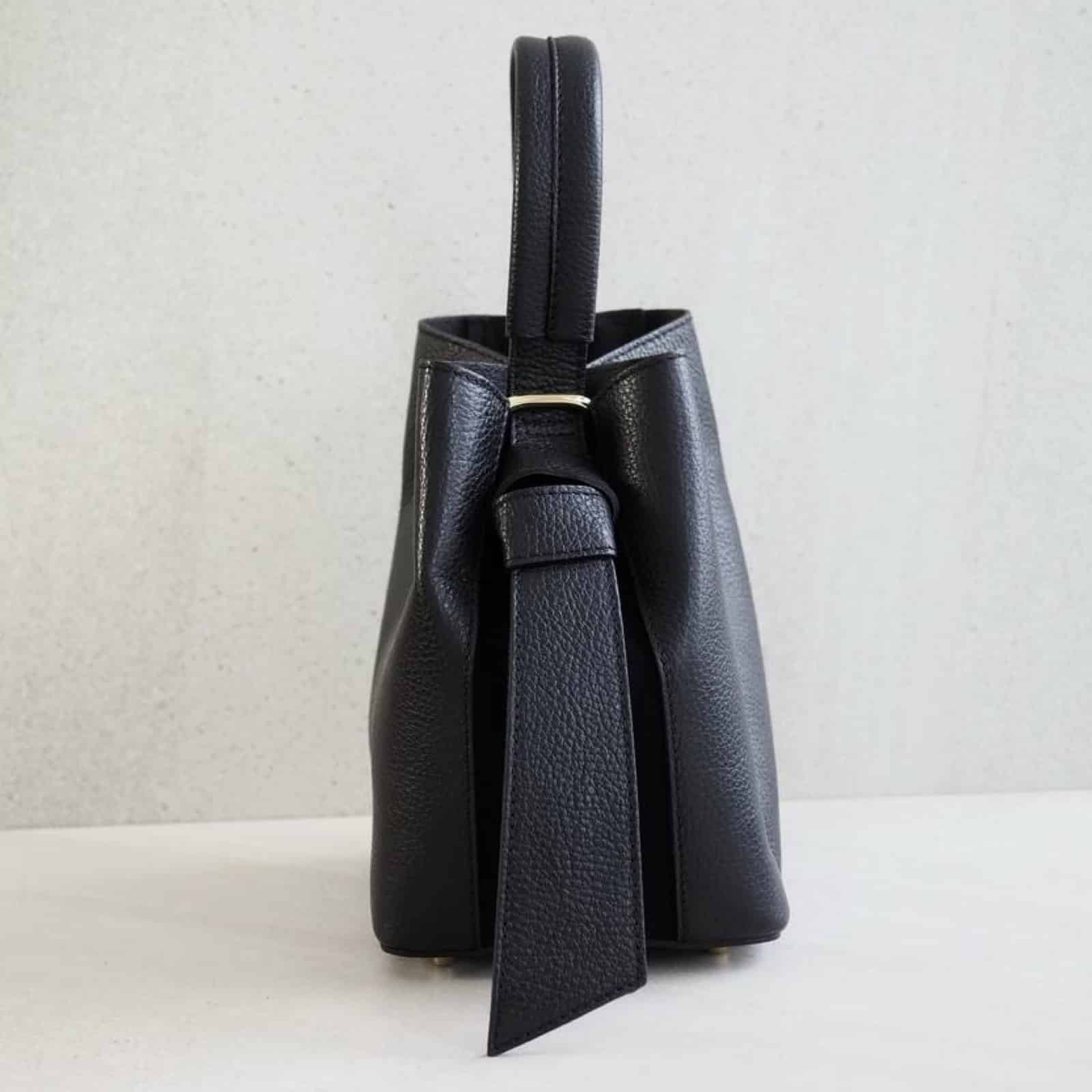 Bucket bag, sort