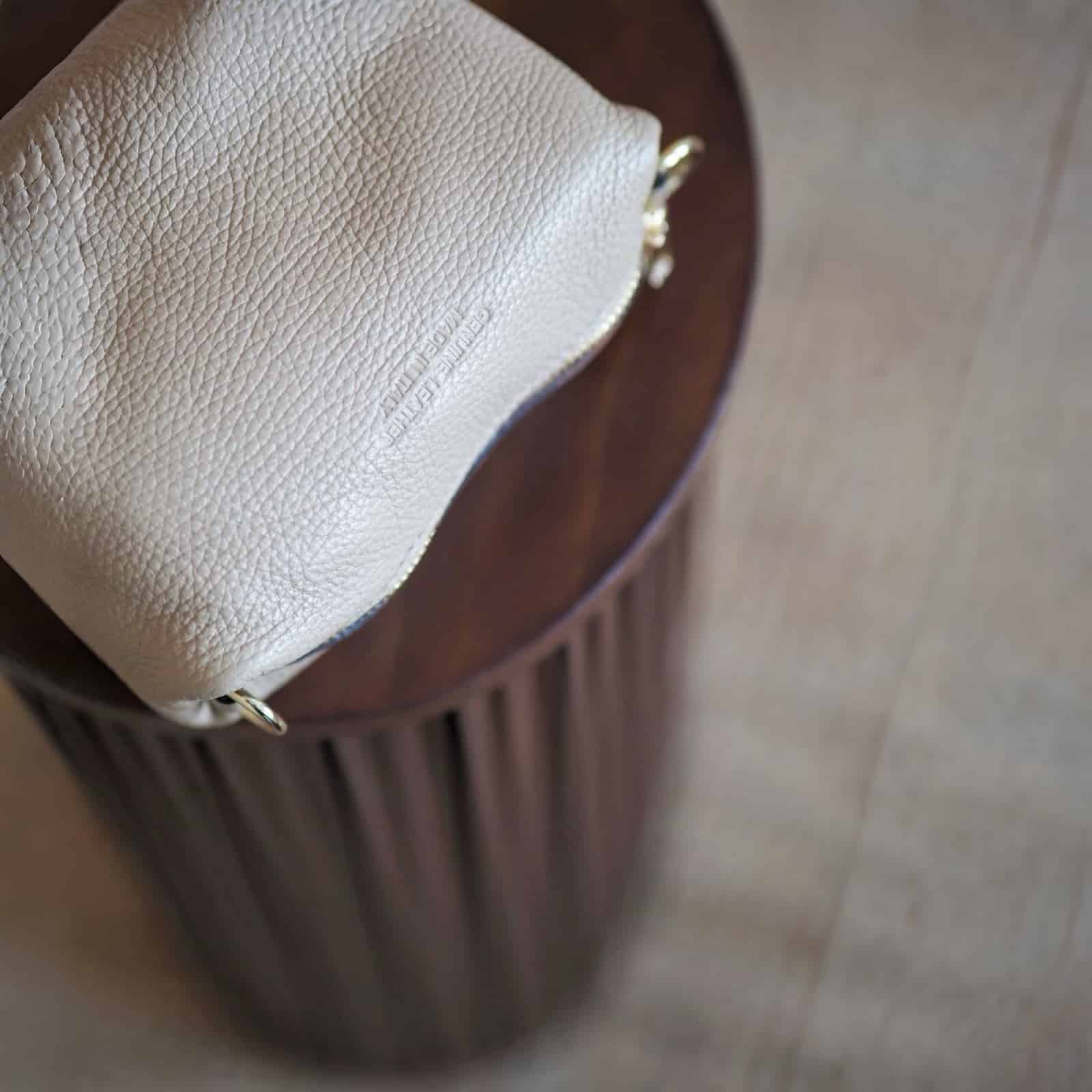 Bucket bag, semsket lys beige