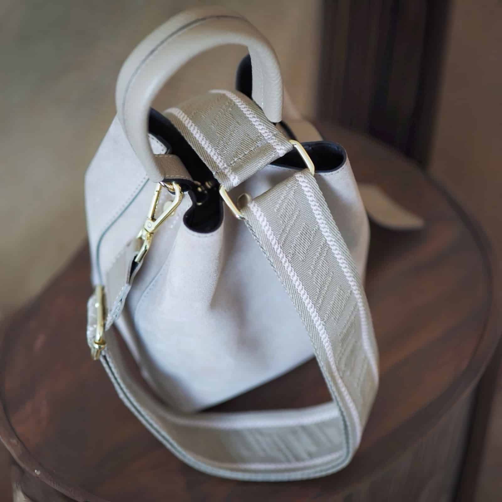 Bucket bag, semsket lys beige